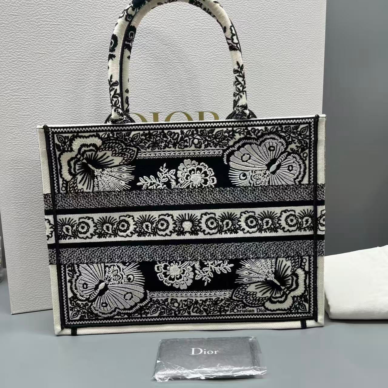 Dior - Book Tote (Butterfly Floral Embroidery) - Embroidered cloth - Multicolour - (Medium)