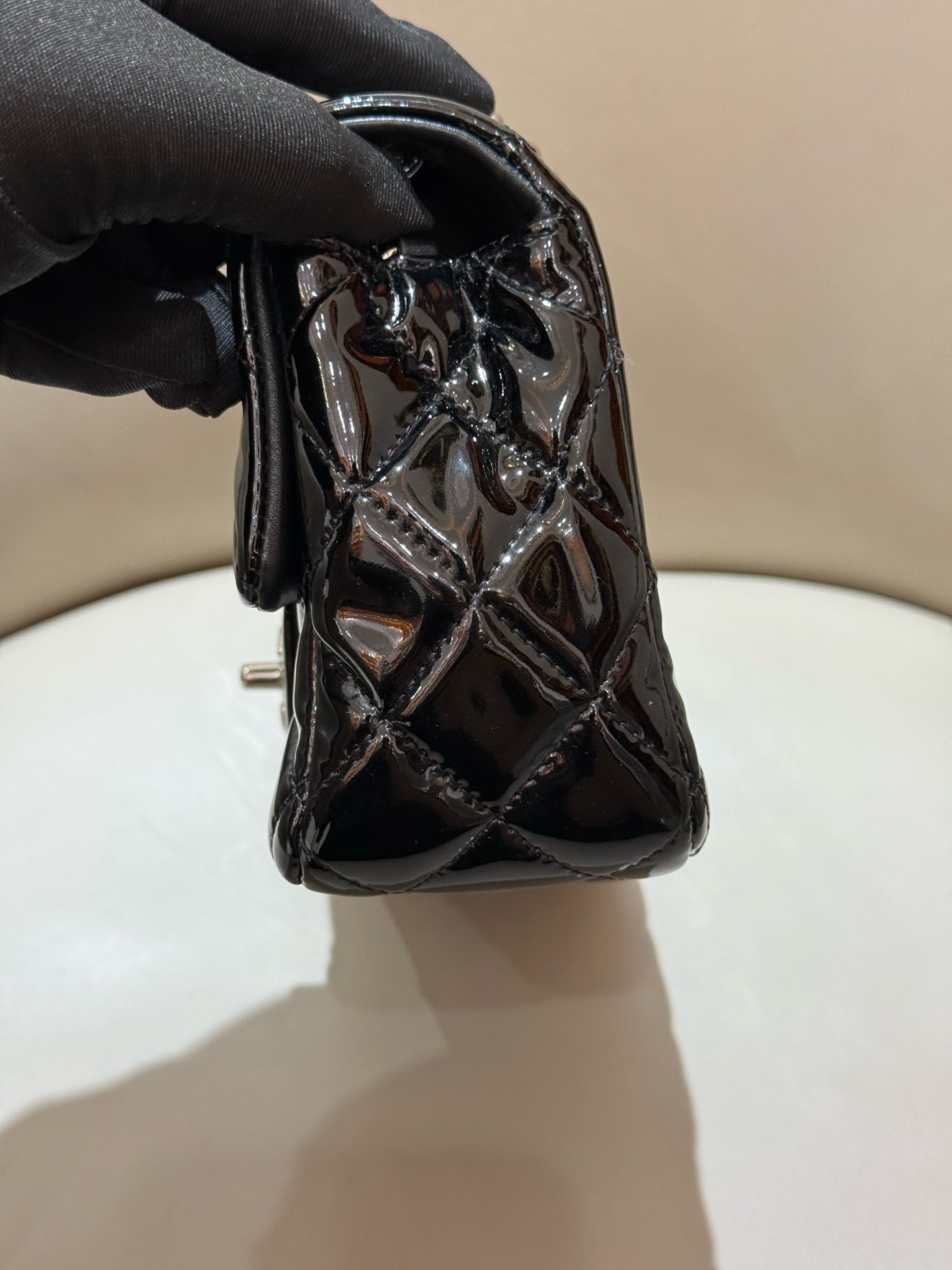 Chanel - Classic Flap Mini - Patent leather - Black - (mini)
