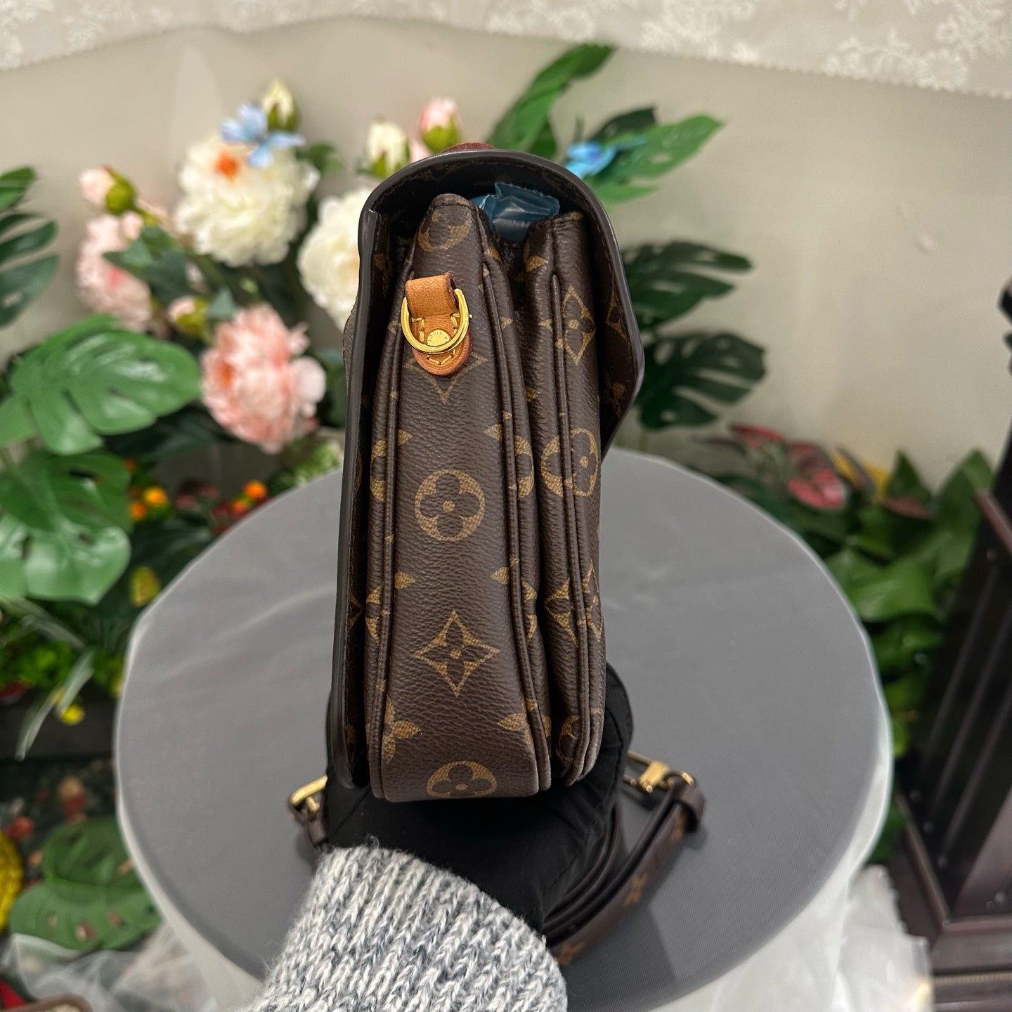 Louis Vuitton - Pochette Metis - Monogram coated canvas with natural cowhide leather trim - Brown - (Medium)