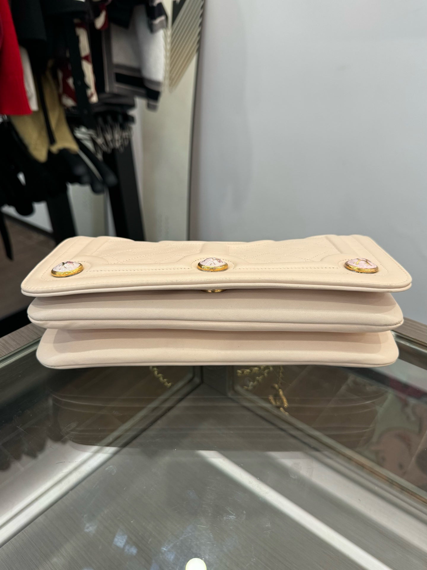 Chanel - Baroque Gemini Enamel Carved Chain Shoulder Bag - Leather - Pink - (Medium)