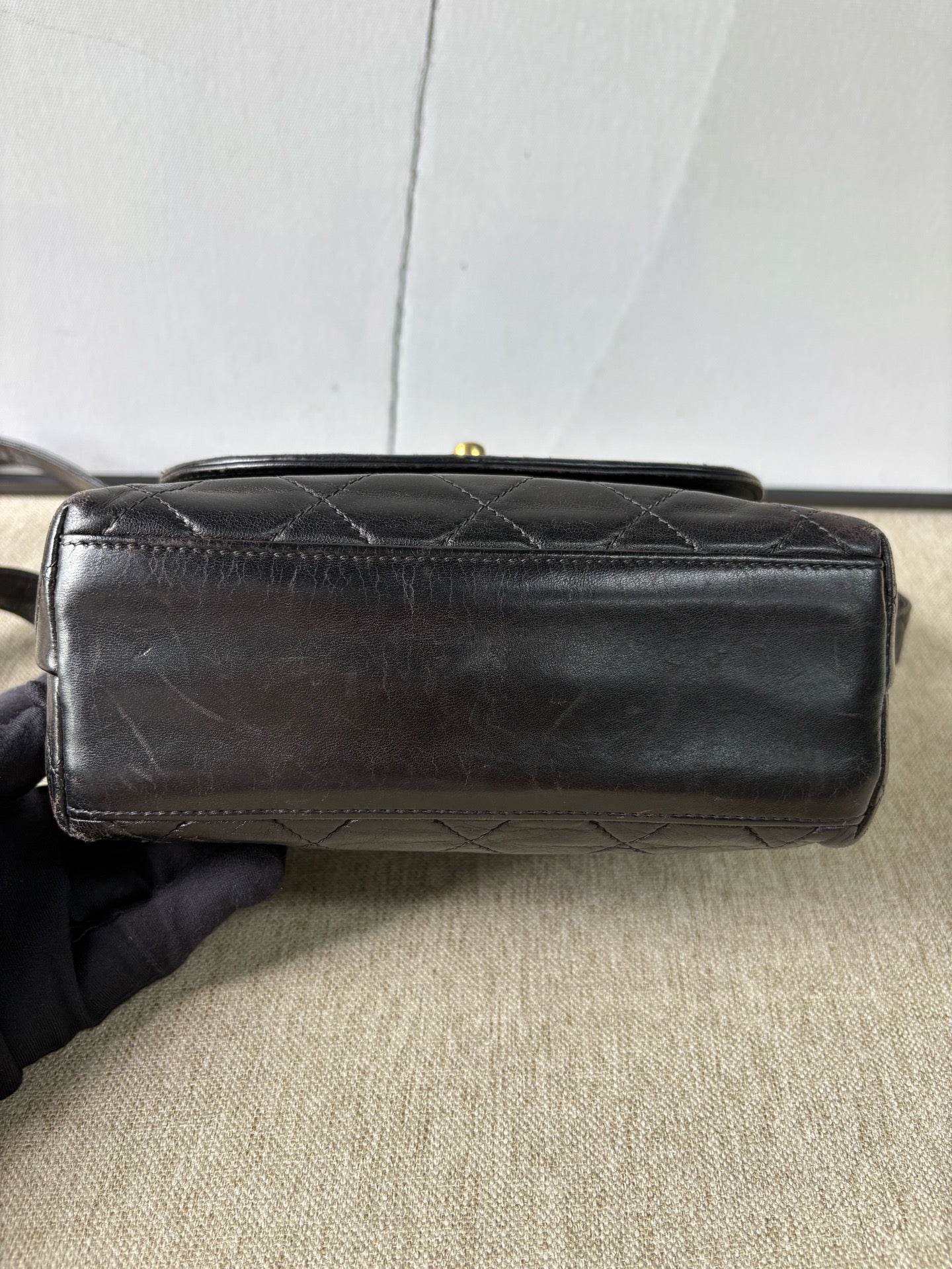 Chanel - Vintage Flap Messenger Bag - Lambskin leather - Black - (Medium)