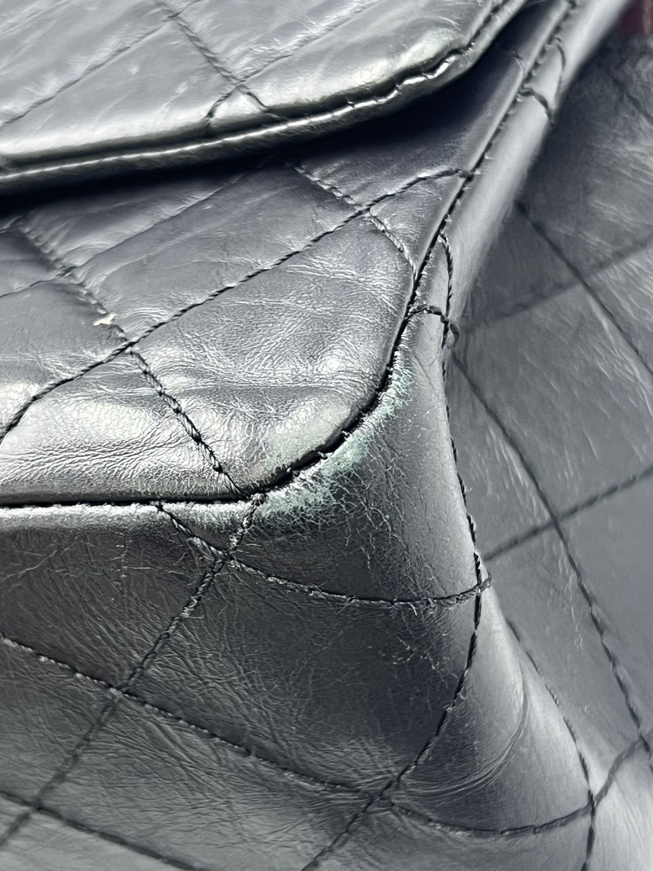 Chanel - 2.55 Reissue Flap Bag - Aged calfskin leather - Black - (Medium)