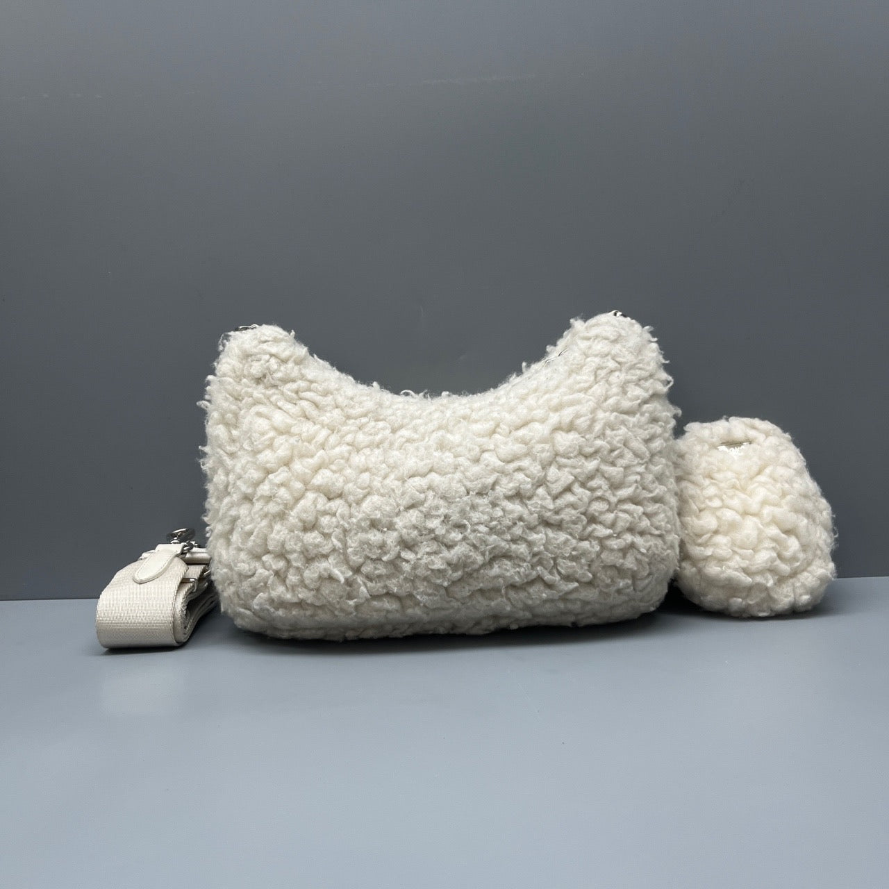 Prada - Re-Edition 2005 Hobo - Faux fur - White - (small)