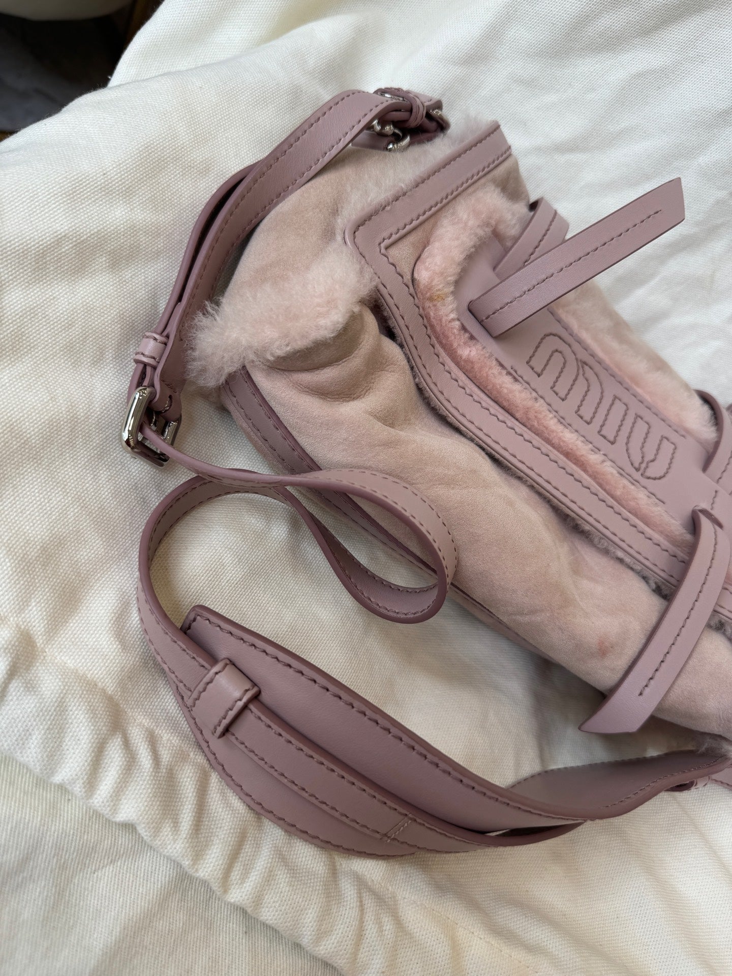 Miu Miu - 5BD097 Messenger Bag - Lambskin suede and shearling - Pink - (medium)