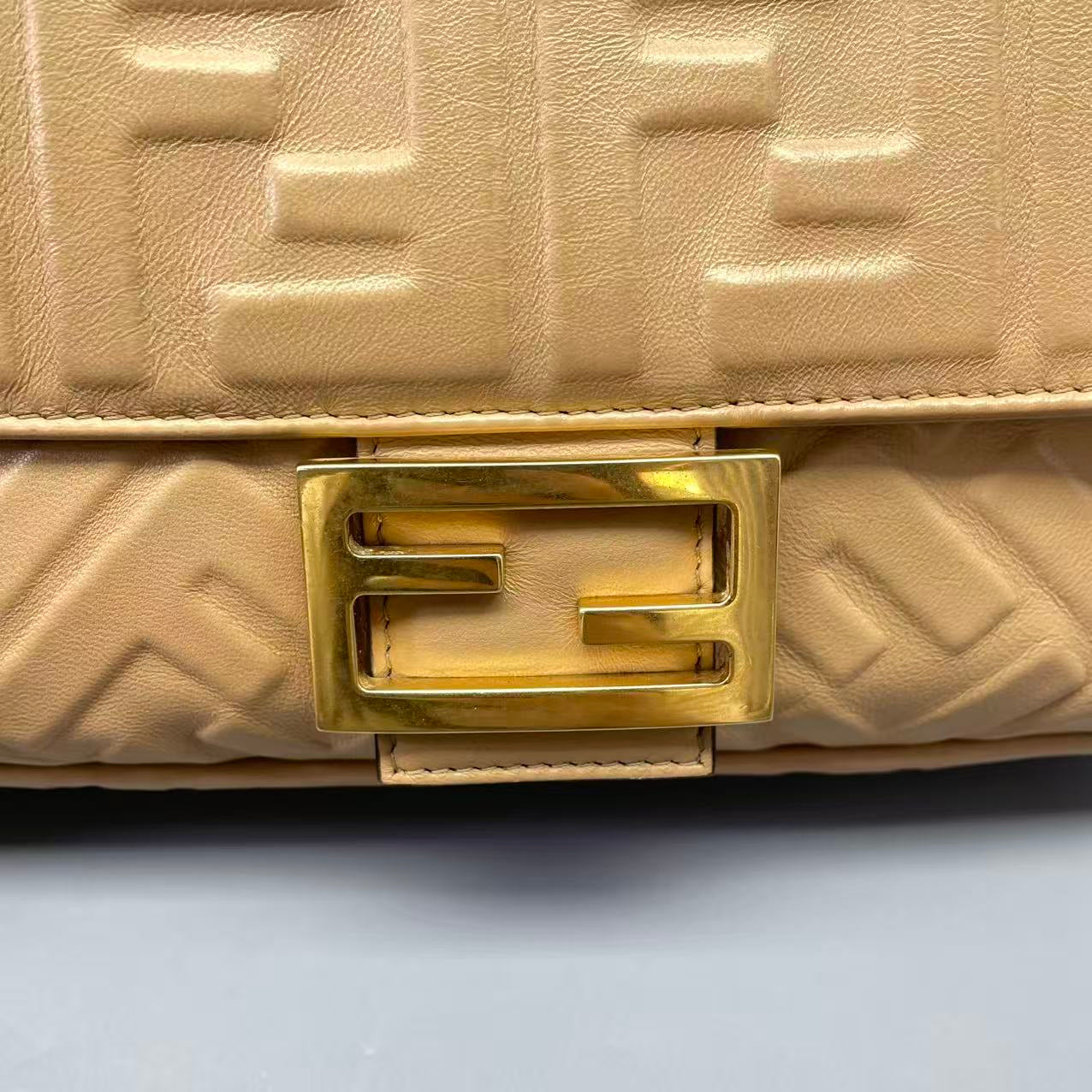 Fendi - Baguette - Leather - Beige - (medium)