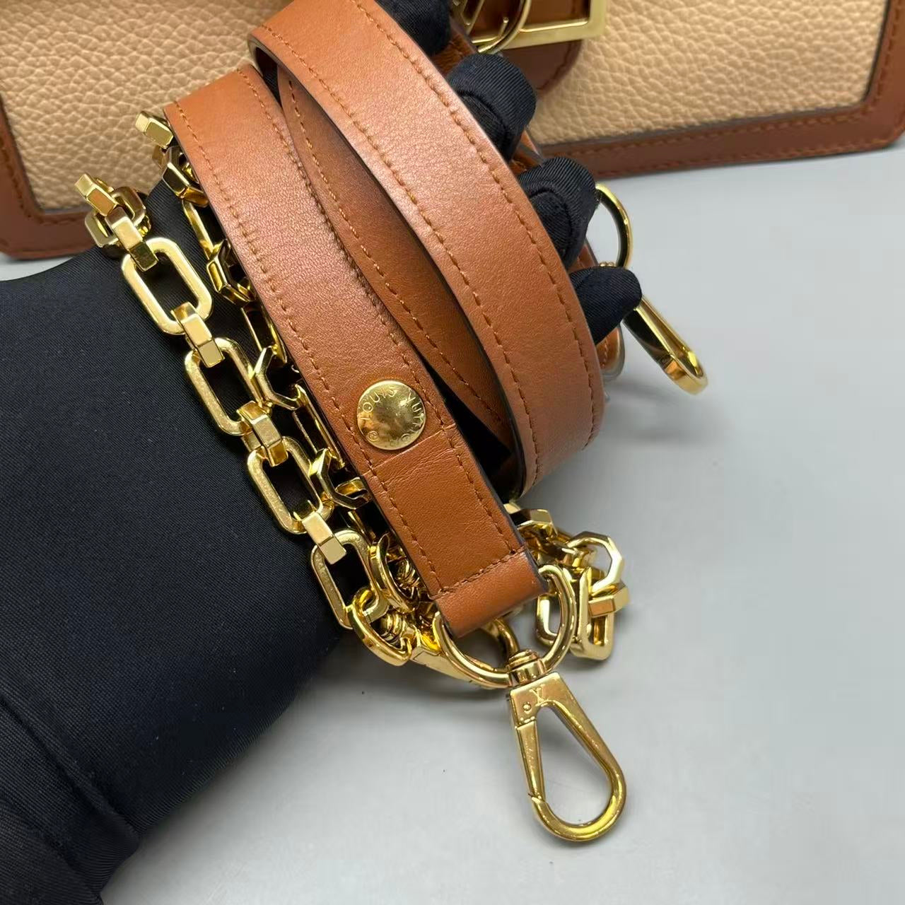 Louis Vuitton - Dauphine Messenger Bag - Grained leather - Multicolour - (medium)