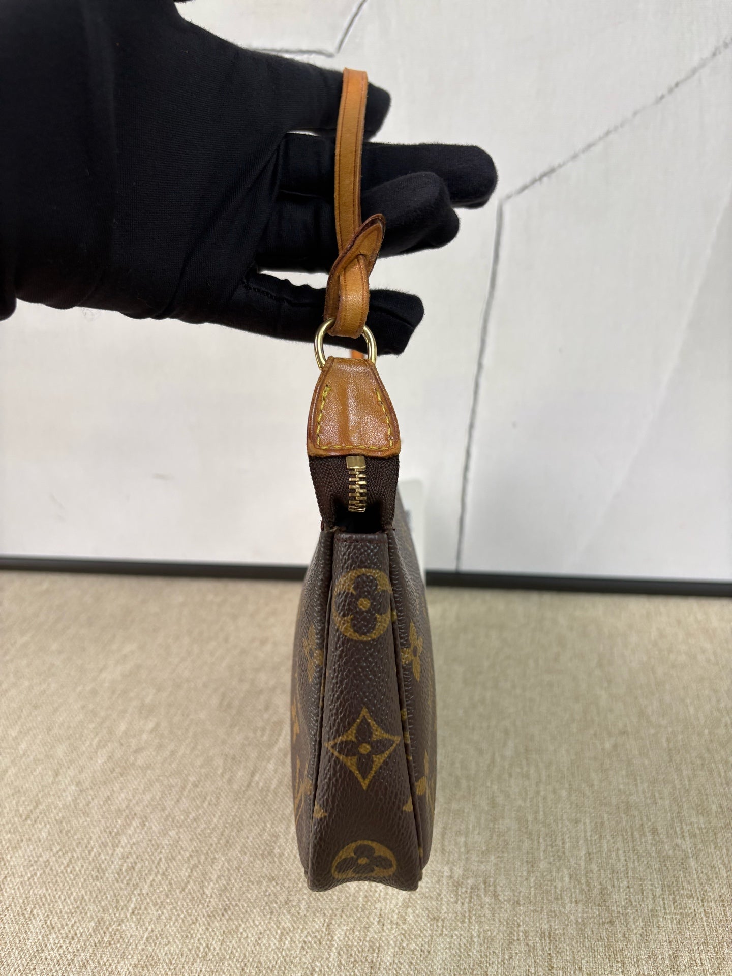 Louis Vuitton - Pochette Accessoires - Monogram coated canvas with Vachetta leather trim - Brown - (mini)