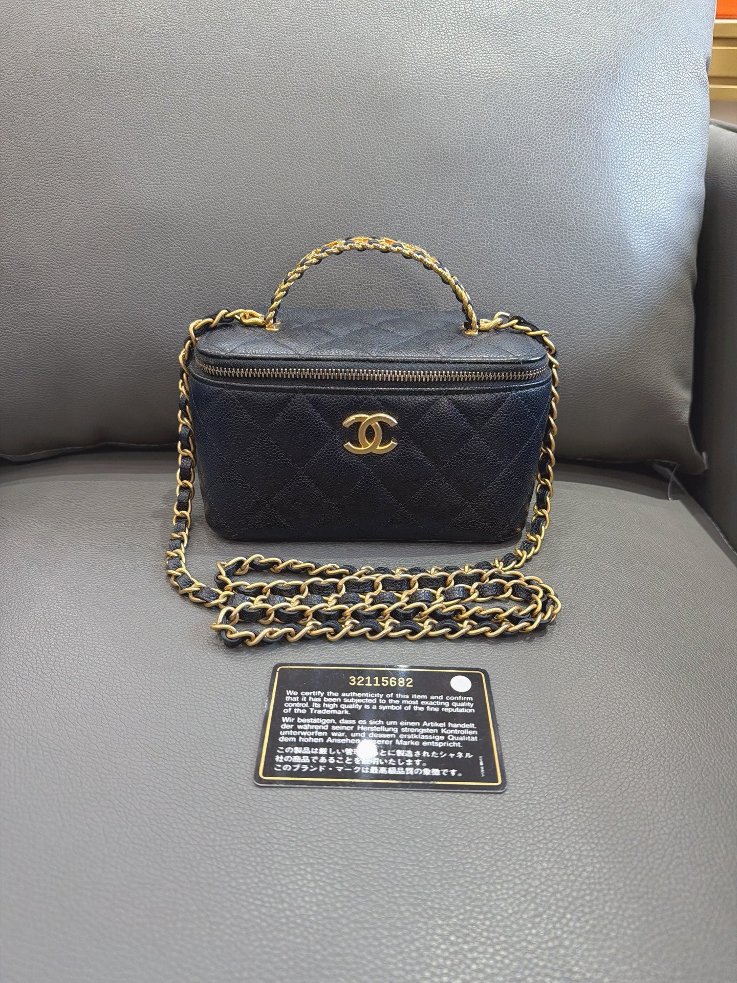 Chanel - 22S Vanity Case with Top Handle - Caviar leather - Black - (mini)