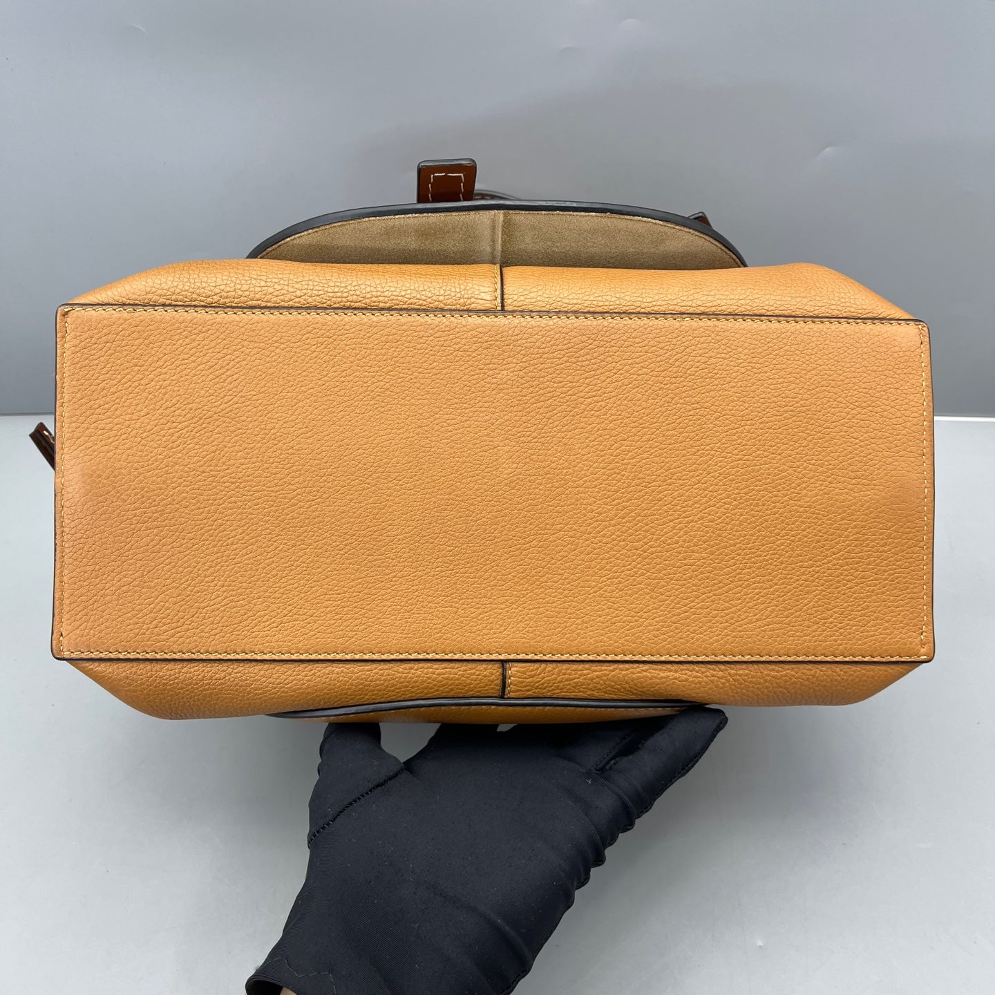 Loewe - Gate Handbag - Grained calfskin leather with smooth calfskin trim - Caramel - (Medium)