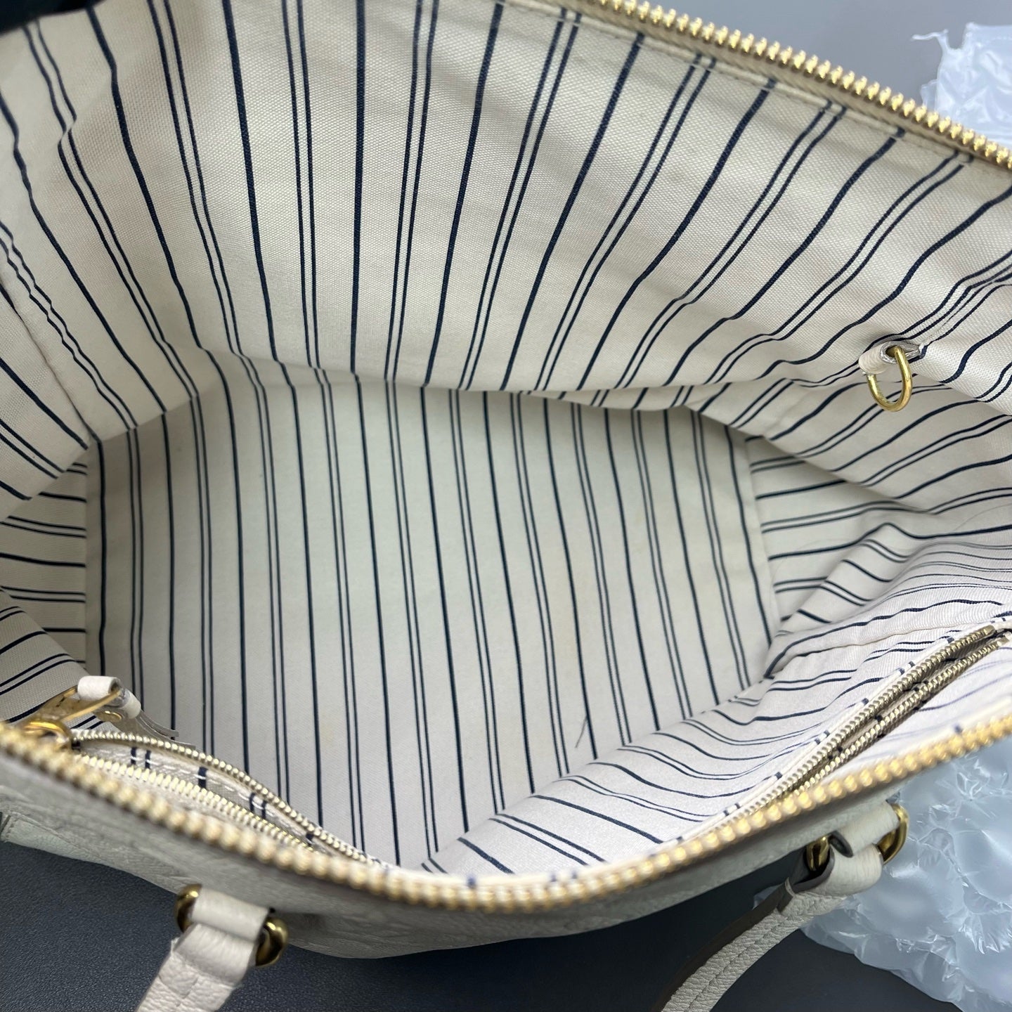 Louis Vuitton - Lumineuse - Leather - White - (large)