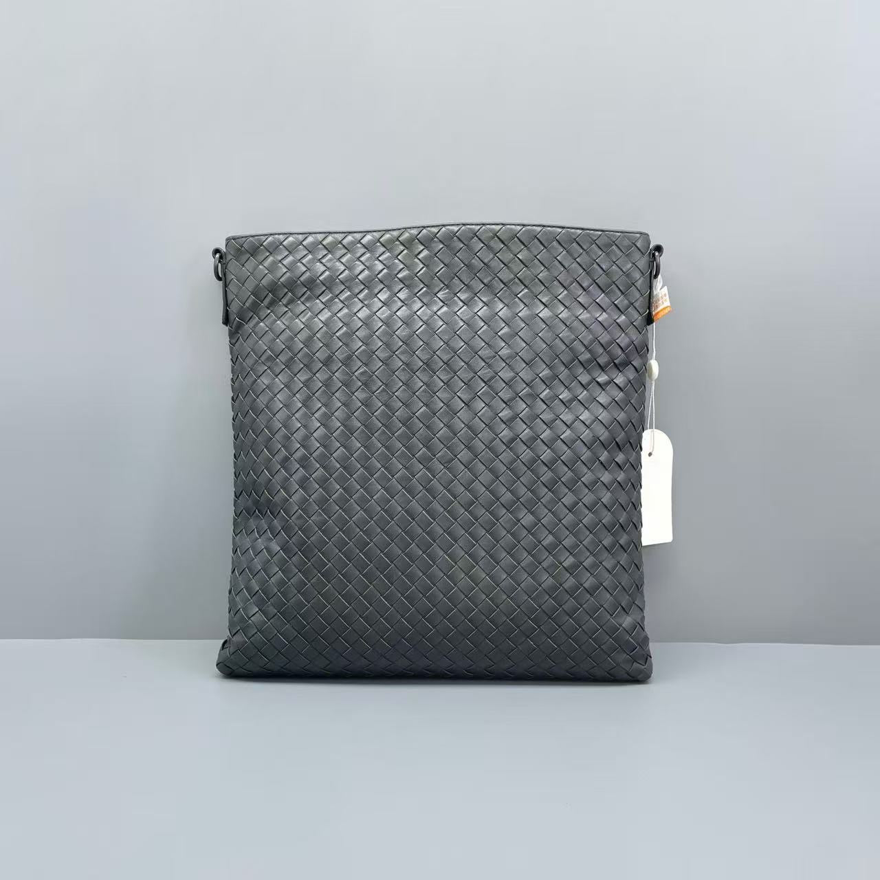 Bottega Veneta - Intrecciato Crossbody Bag - Woven leather - Grey - (Medium)