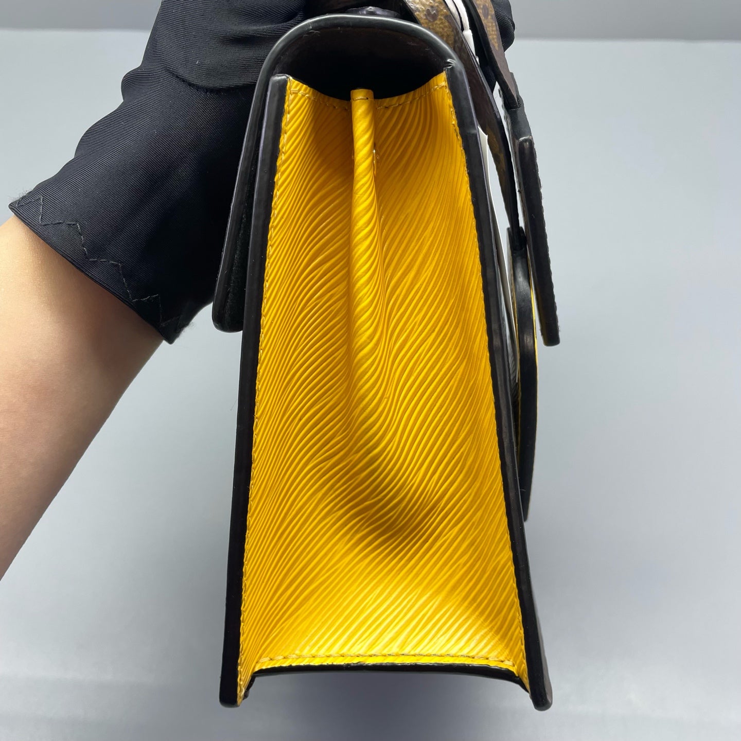 Louis Vuitton - Pochette Metis - Patent leather - Gold - (Small)