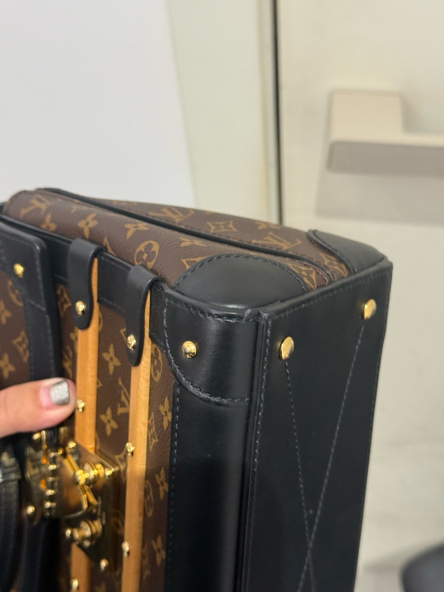 Louis Vuitton - Trianon PM Box Bag - Monogram coated canvas with black leather trim - Brown - (mini)