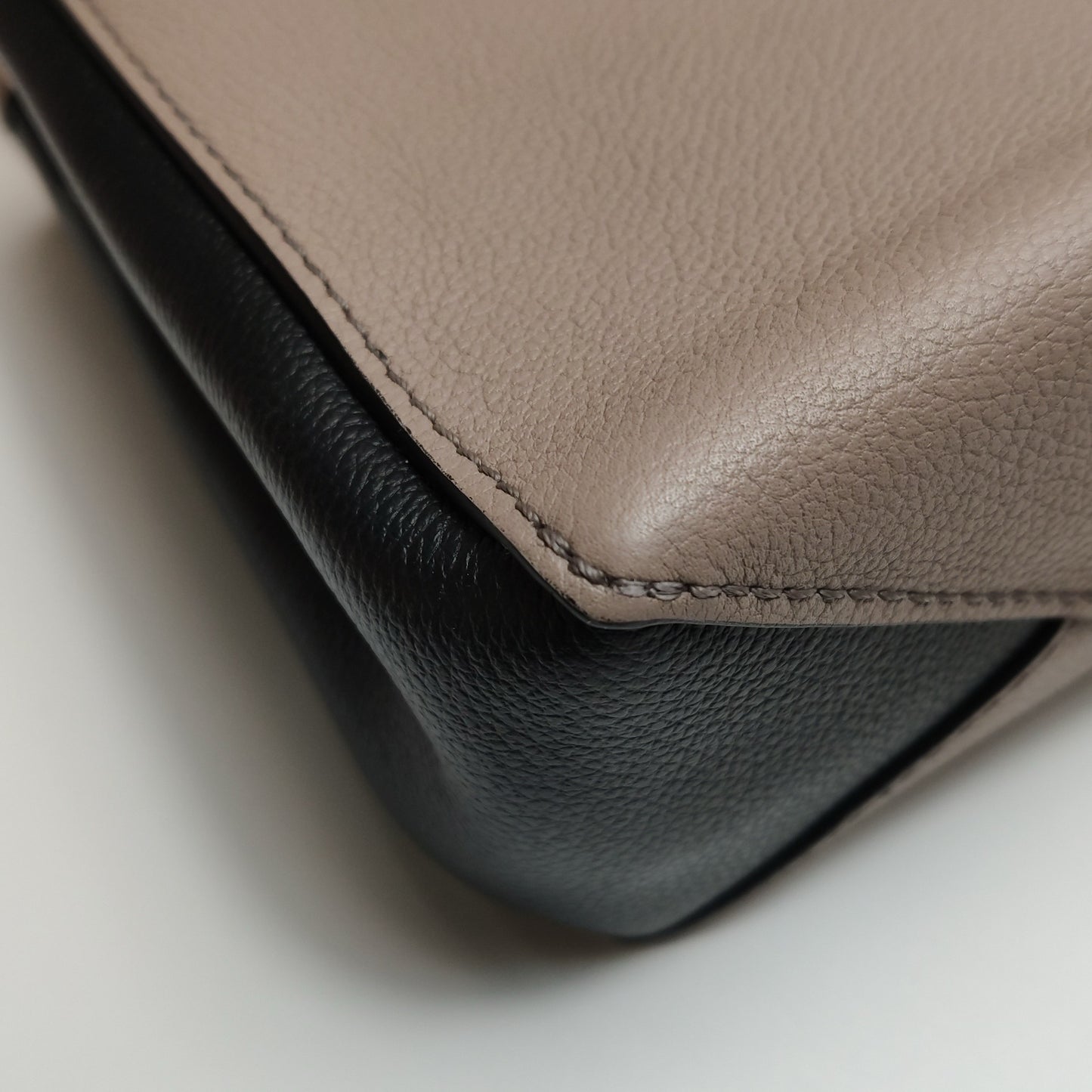 Louis Vuitton - Lockme - Grained calfskin leather - Pink, Grey, and Black color-block with Silver-Tone Hardware - (Small)