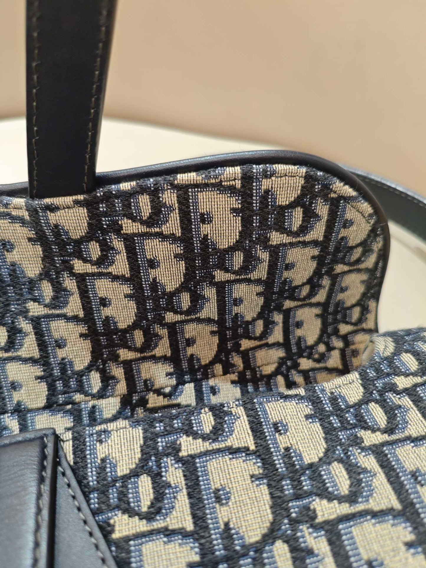 Dior - Saddle Bag - Dior Oblique Jacquard Canvas with Leather Trim - Navy Blue and Beige - (Medium)