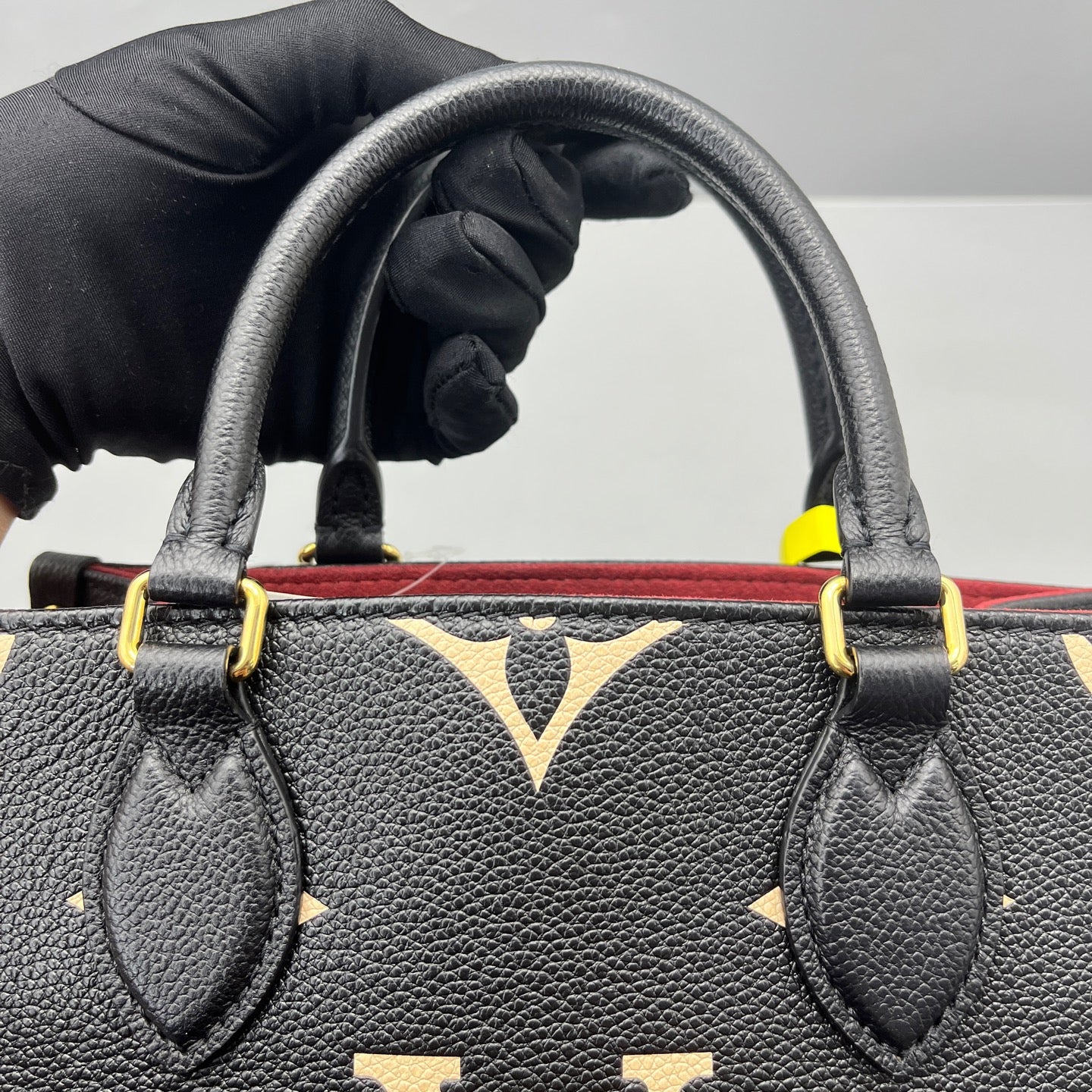 Louis Vuitton - Onthego Small - Leather - Black - (small)