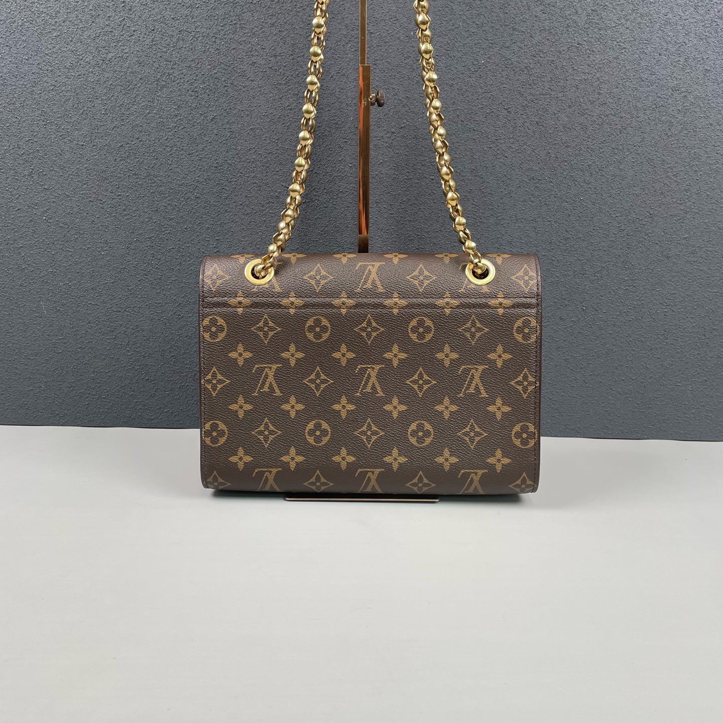 Louis Vuitton - Victoria Chain Bag - Monogram coated canvas with red grained leather trim - Brown with Red accents - (medium)