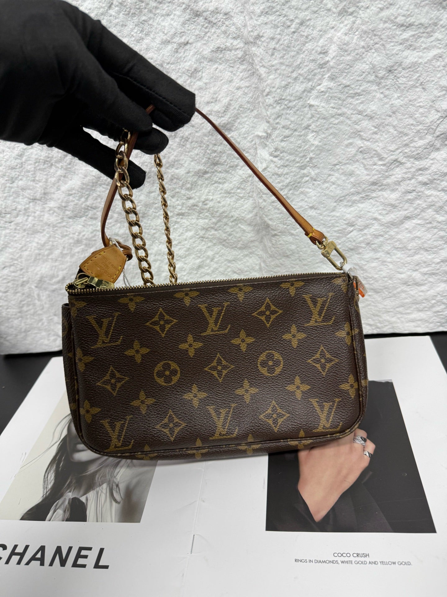 Louis Vuitton - Pochette Accessoires - Monogram coated canvas with Vachetta leather trim - Brown - (mini)