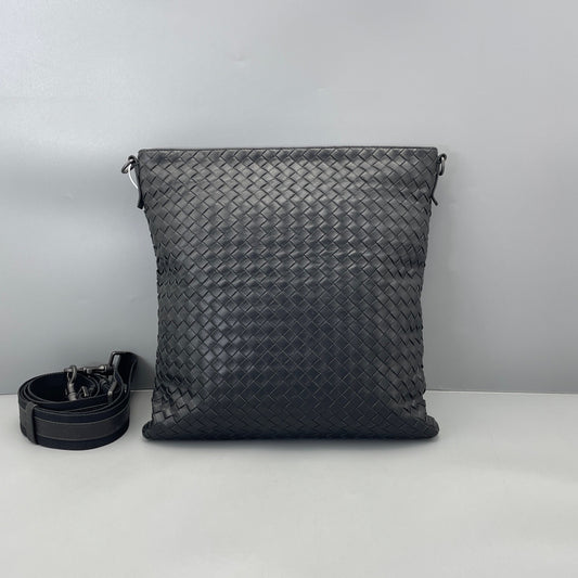 Bottega Veneta - Intrecciato Crossbody Bag - Leather - Black - (medium)