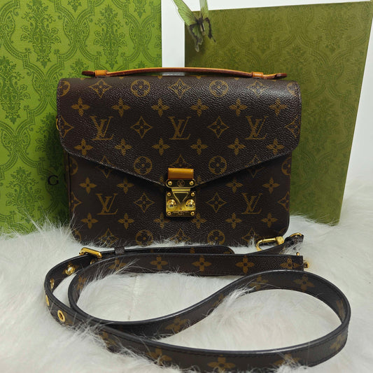 Louis Vuitton - Pochette Métis - Monogram coated canvas with Vachetta leather trim - Brown - (Medium)