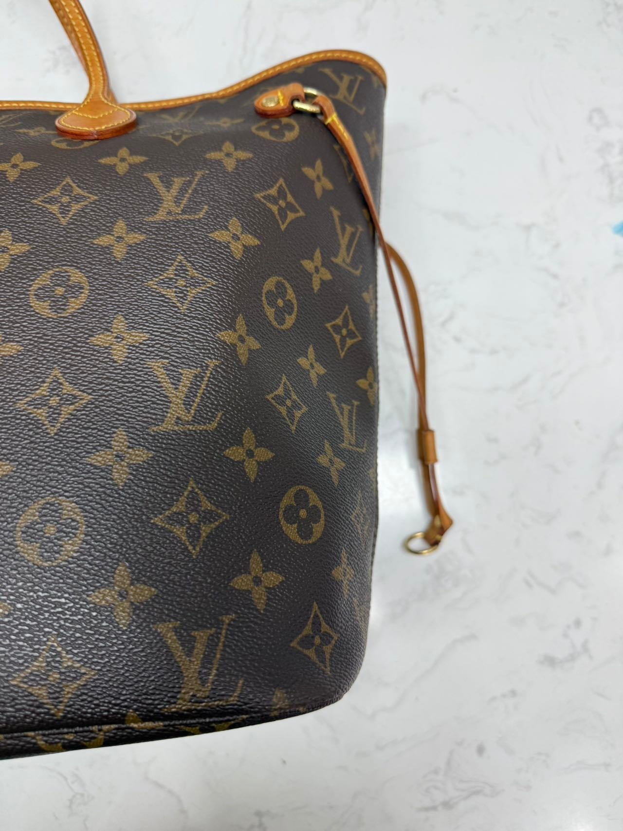 Louis Vuitton - Neverfull MM - Monogram coated canvas with natural cowhide leather trim - Brown - (Medium)