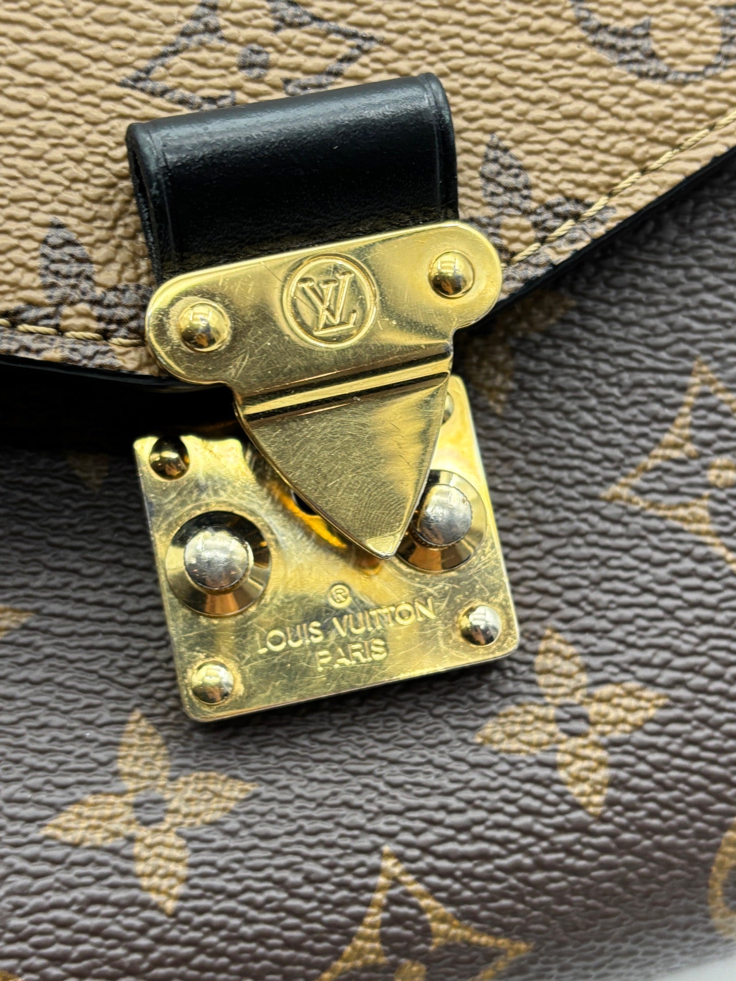 Louis Vuitton - Pochette Metis - Coated canvas with cowhide leather trim - Brown - (Medium)