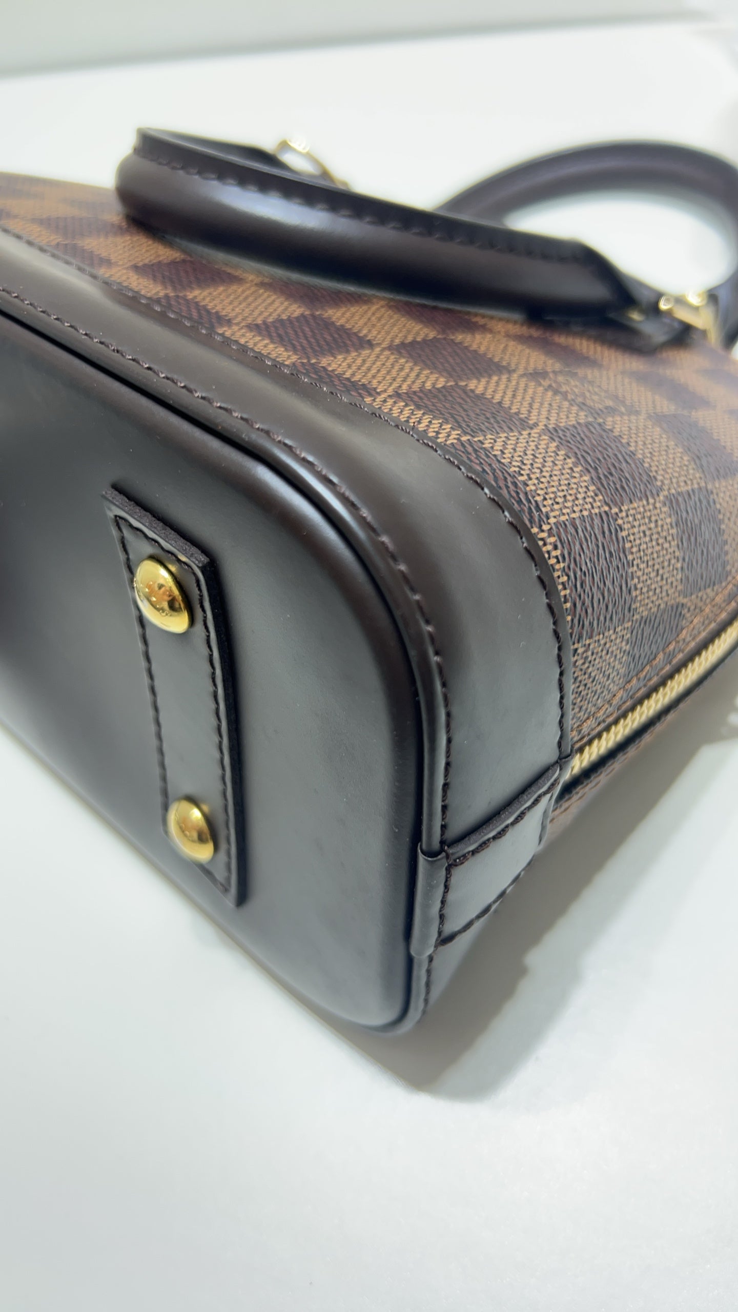 Louis Vuitton - Alma BB - Damier Ebene coated canvas with smooth leather trim - Brown - (Mini)