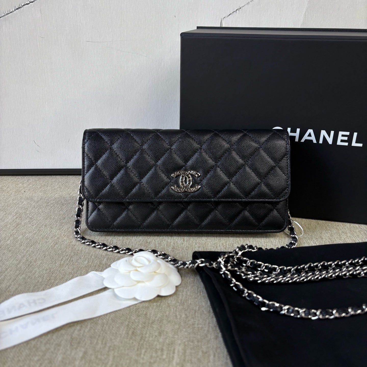 Chanel - Clutch with Chain - Shiny Grained Calfskin - Black - (mini)