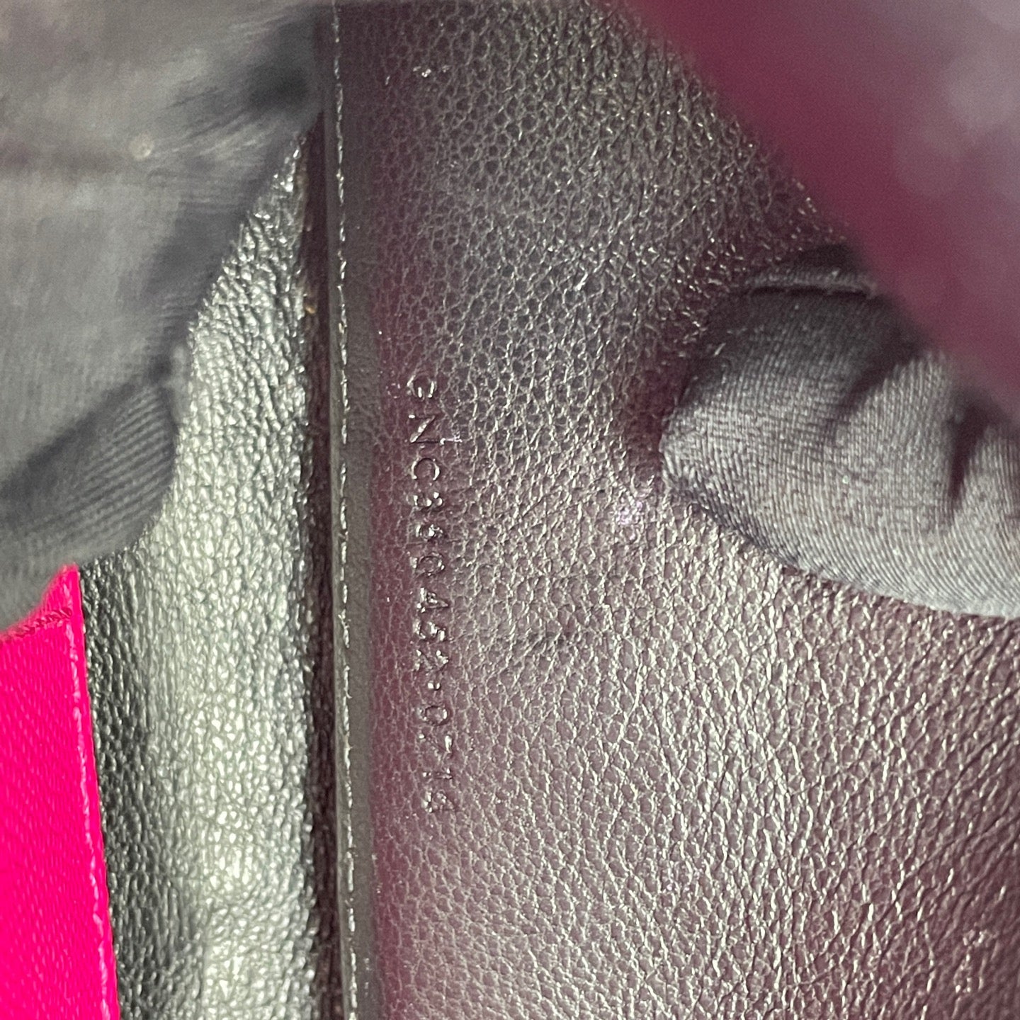 Saint Laurent - Monogram Envelope Wallet on Chain (WOC) - Grained calfskin leather - Fuchsia - (medium)