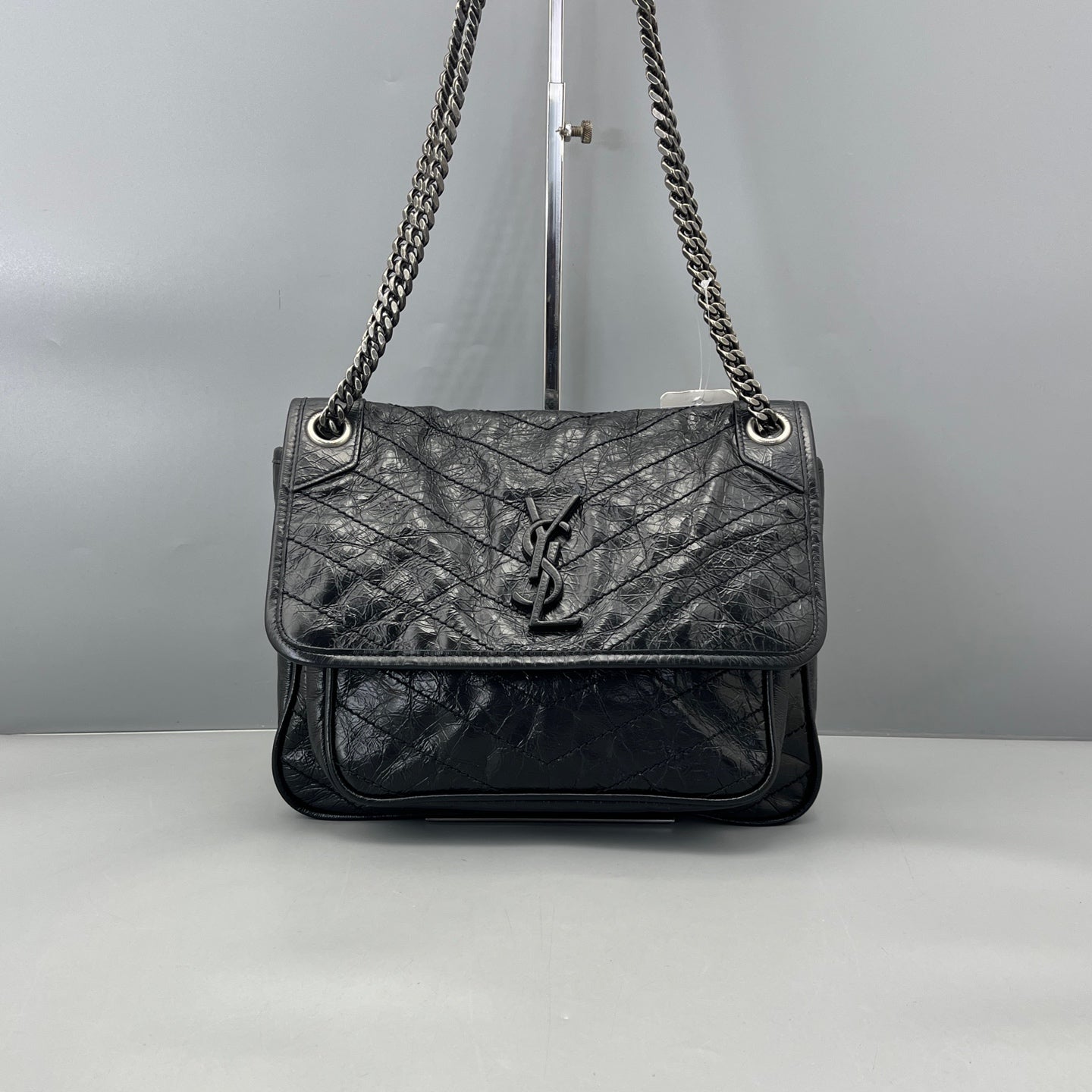 Saint Laurent - Niki Medium - Crinkled leather - Black - (Medium)