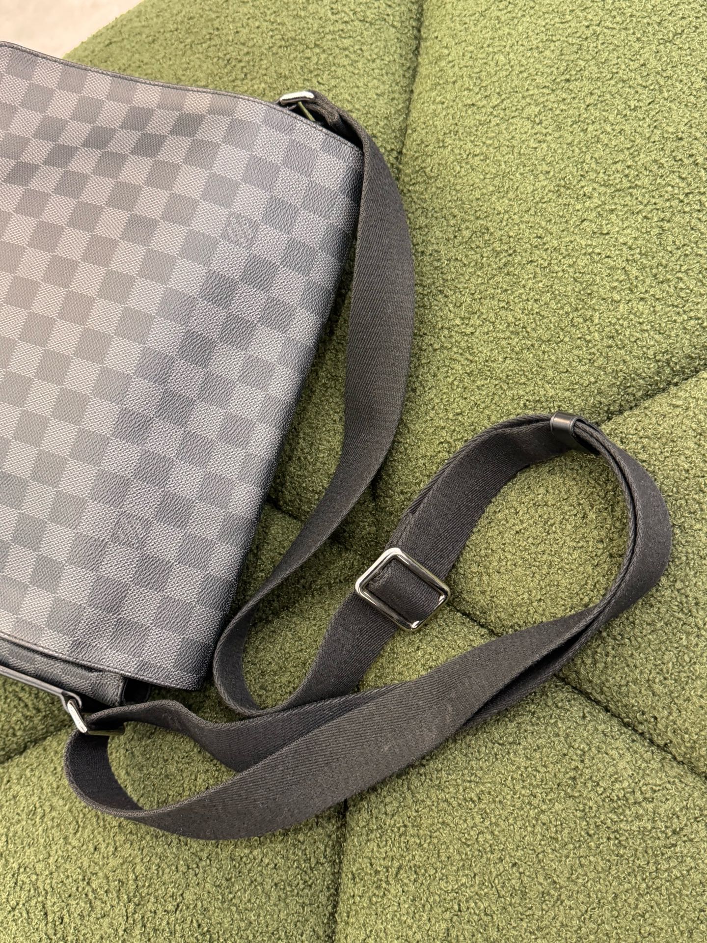Louis Vuitton - District GM Messenger Bag - Coated Canvas and Leather - Black - (medium)