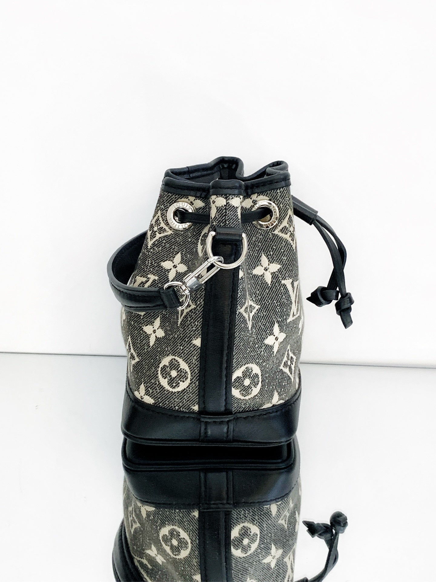 Louis Vuitton - Noe Denim Monogram Bucket Bag - Denim with cowhide leather trim - Grey - (mini)