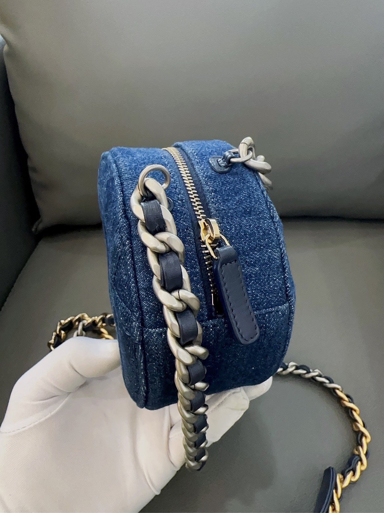 Chanel - Denim Round Coin Purse - Denim fabric with leather trim - Deep Blue with Mixed-Tone Hardware - (Mini)