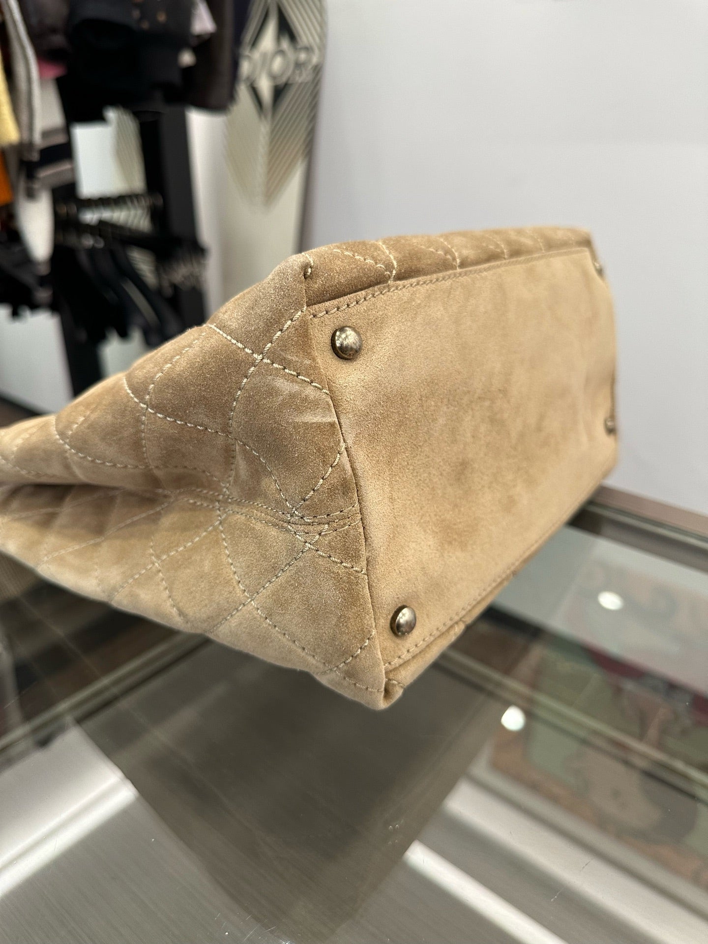 Chanel - Vivian Shoulder Bag - Suede - Brown - (Medium)