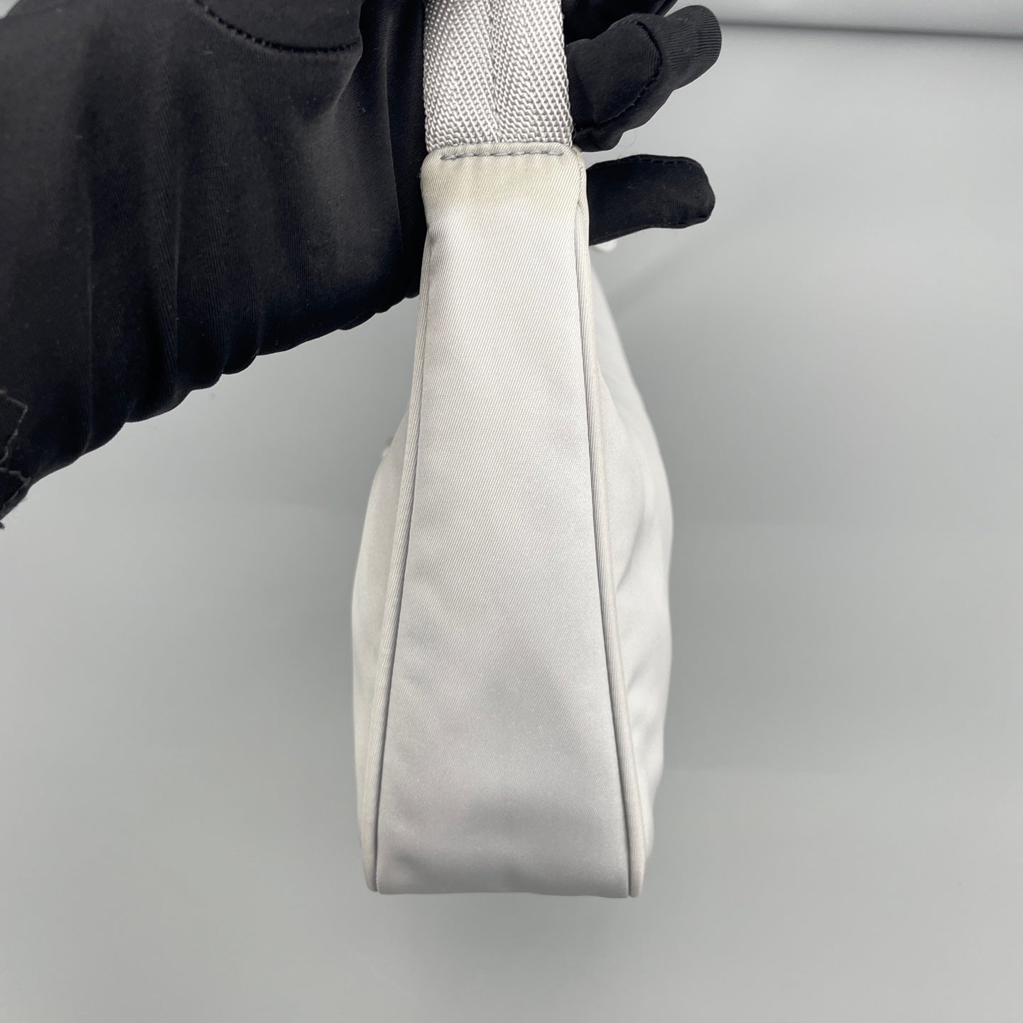 Prada - Re-Edition 2000 Hobo - Nylon with Saffiano leather trim - Grey - (mini)