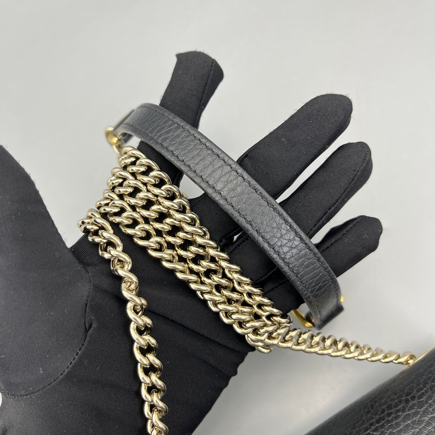 Gucci - Interlocking G Small Shoulder Bag - Grained leather - Black - (small)