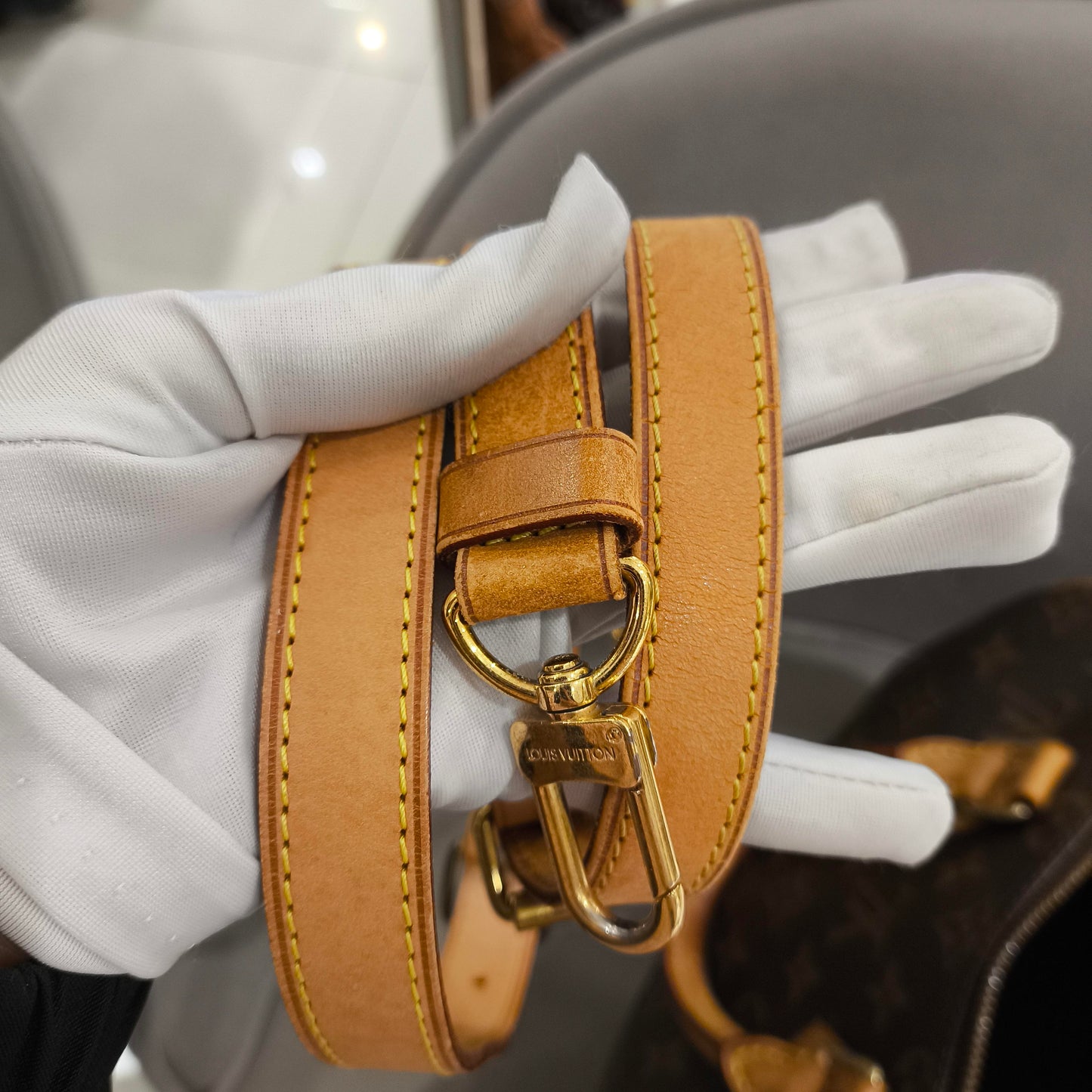 Louis Vuitton - Speedy 25 Bandouliere - Monogram coated canvas with natural cowhide leather trim - Brown - (Small)