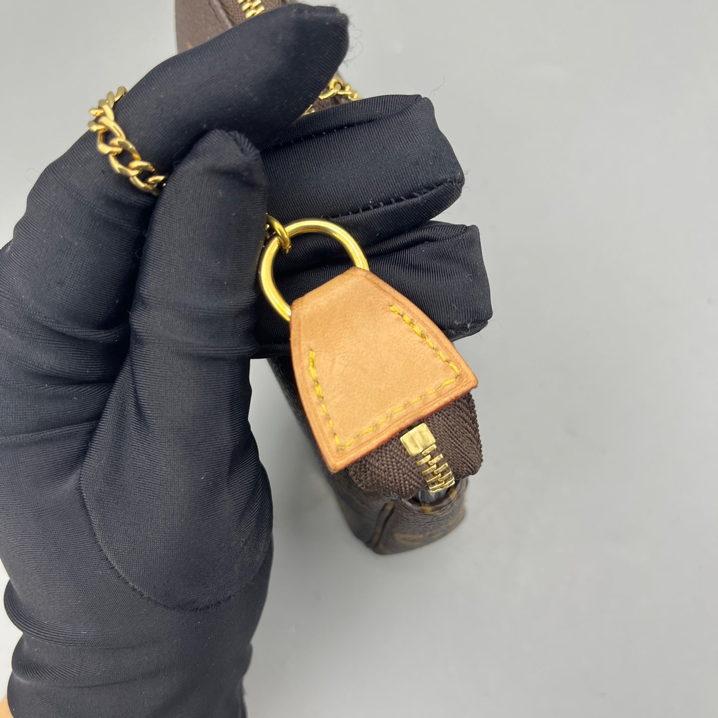 Louis Vuitton - Mini Pochette Accessoires - Monogram coated canvas with Vachetta leather trim and textile lining - Brown - (mini)
