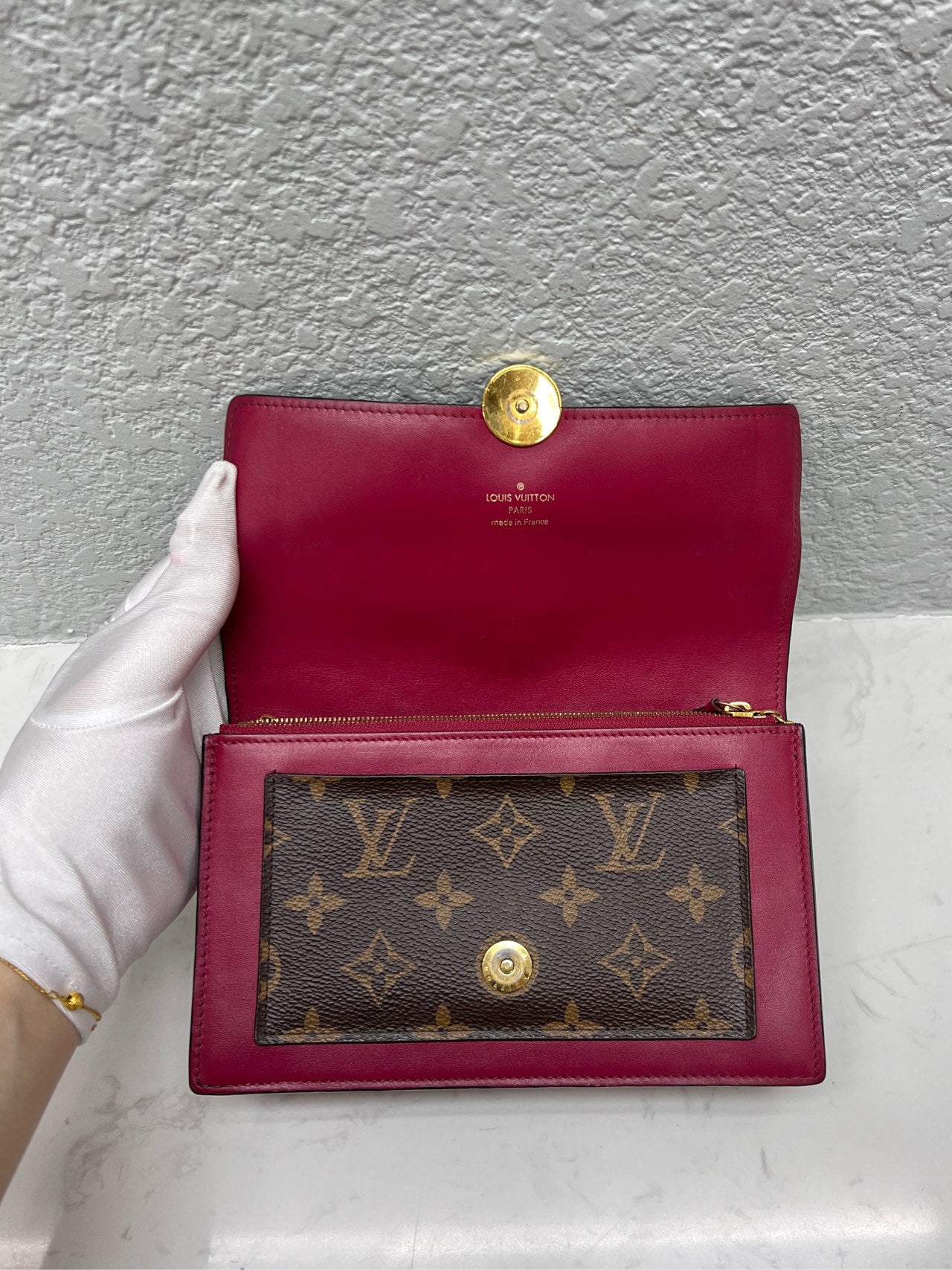 Louis Vuitton - Pochette Felicie Monogram Flower Lock - Monogram coated canvas with smooth leather trim and interior lining - Brown and Red - (mini)