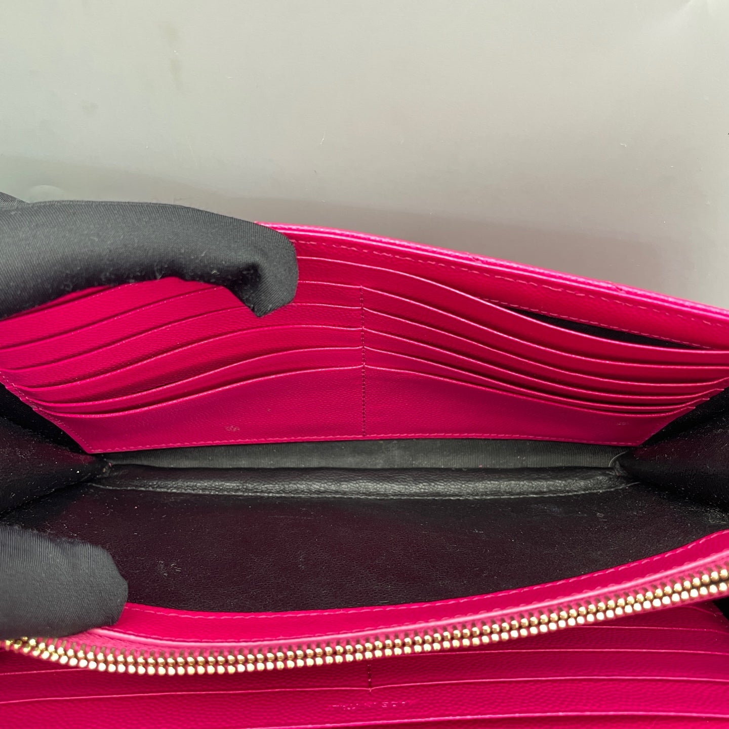 Saint Laurent - Monogram Envelope Wallet on Chain (WOC) - Grained calfskin leather - Fuchsia - (medium)