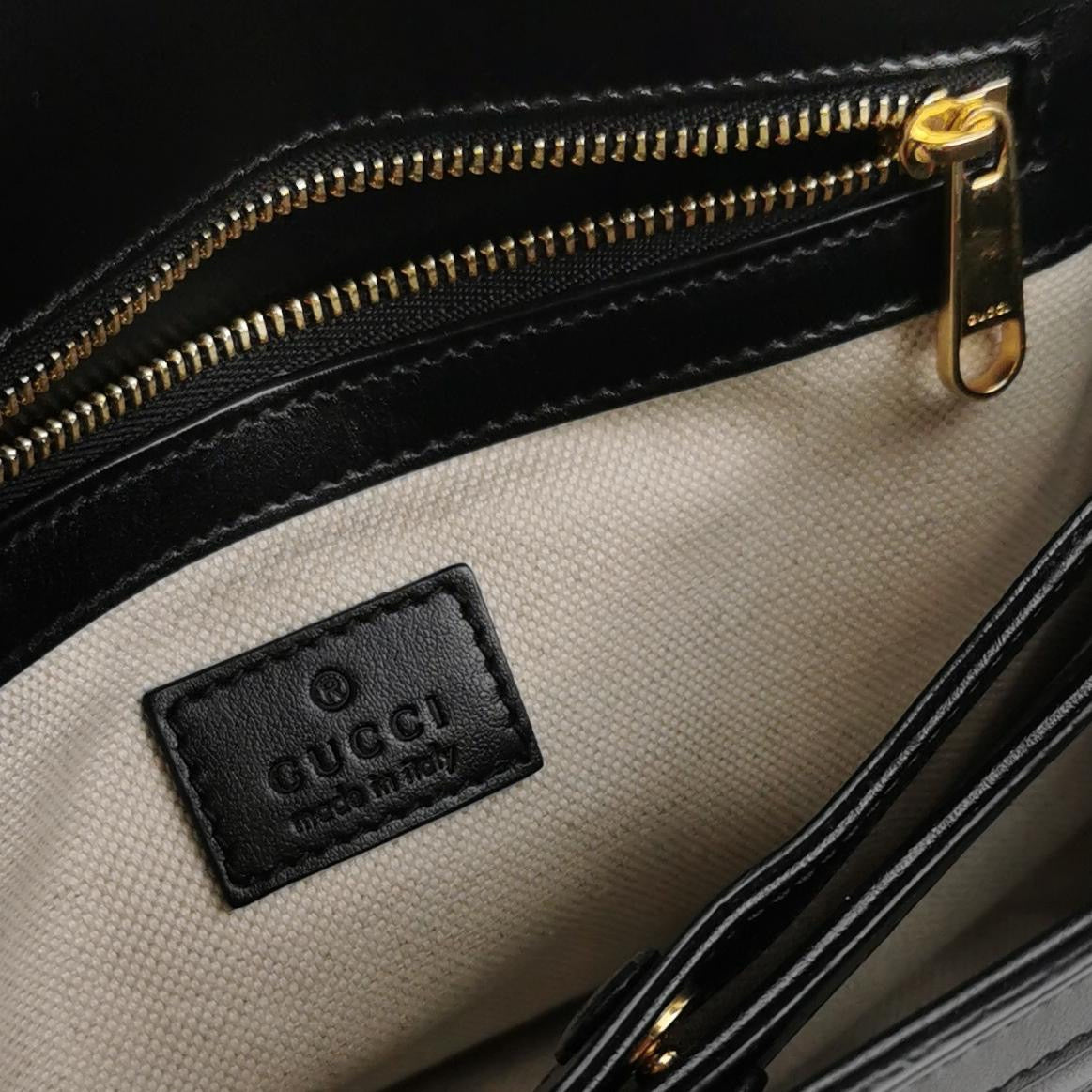 Gucci - GG Matelassé Small Shoulder Bag - Leather - Black - (Small)