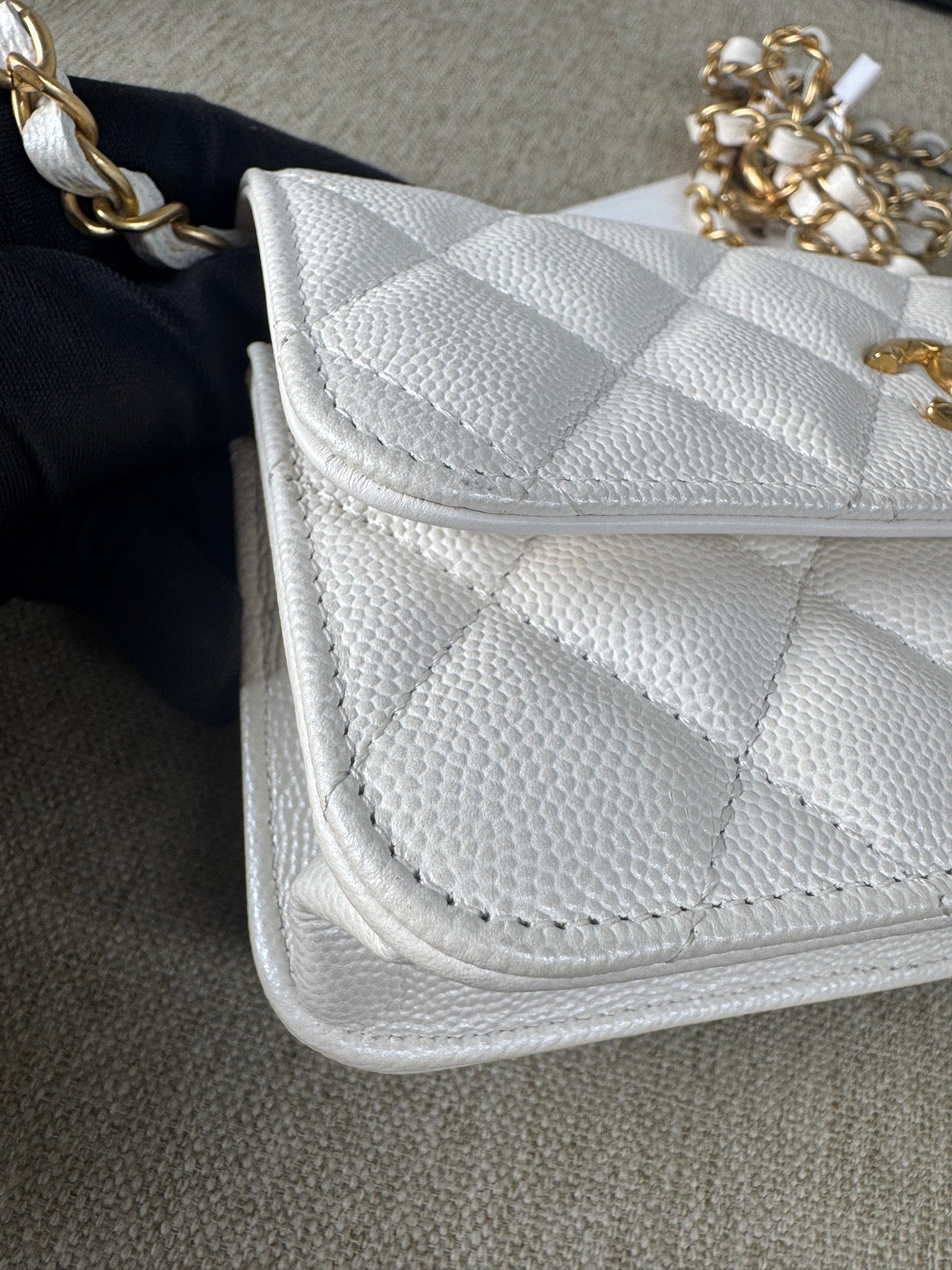 Chanel - Wallet on Chain (WOC) with Adjustable Chain - Pearlescent White Caviar leather - White - (Mini)
