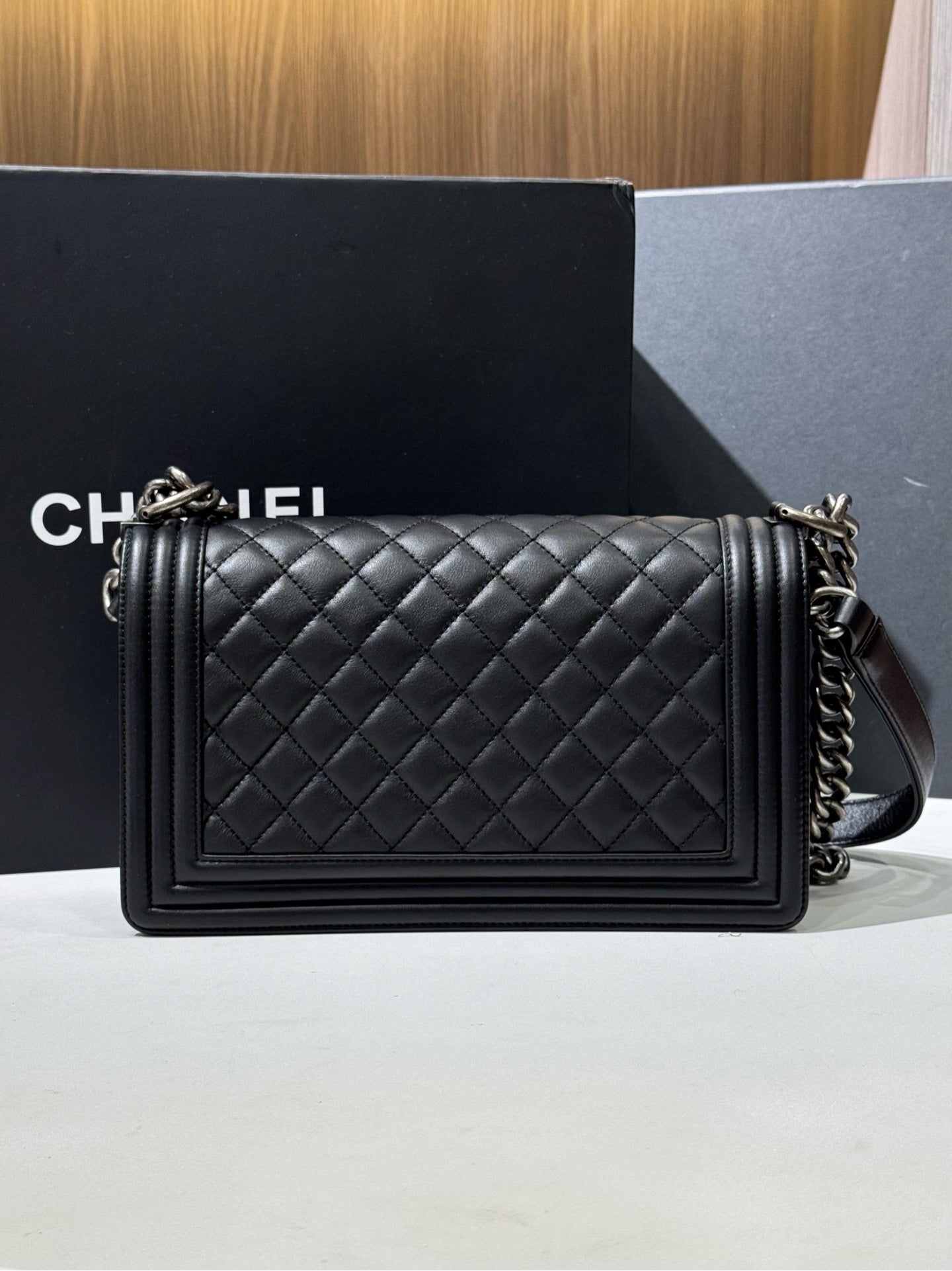Chanel - Le Boy Medium - Grained Calfskin Leather - Black - (Medium)