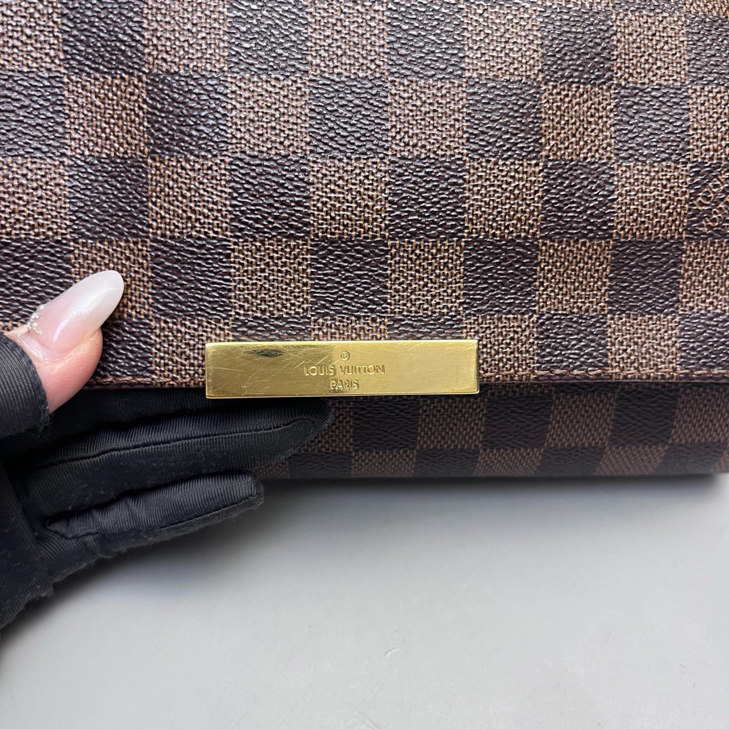 Louis Vuitton - Favorite - Damier Ebene coated canvas with cowhide leather trim and fabric lining - Brown - (small)