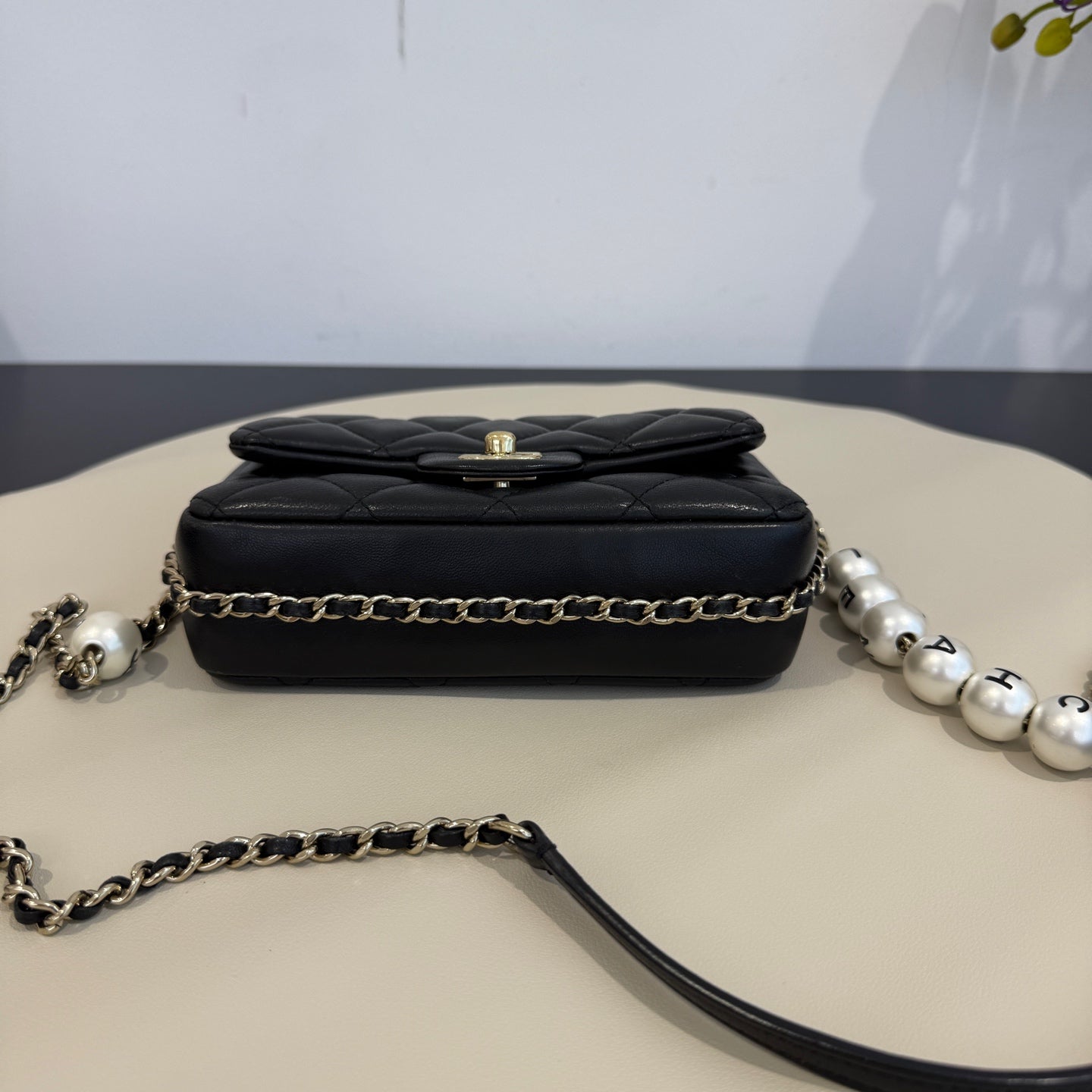 Chanel - Mini Flap Bag with Pearl Chain - Lambskin leather - Black - (mini)