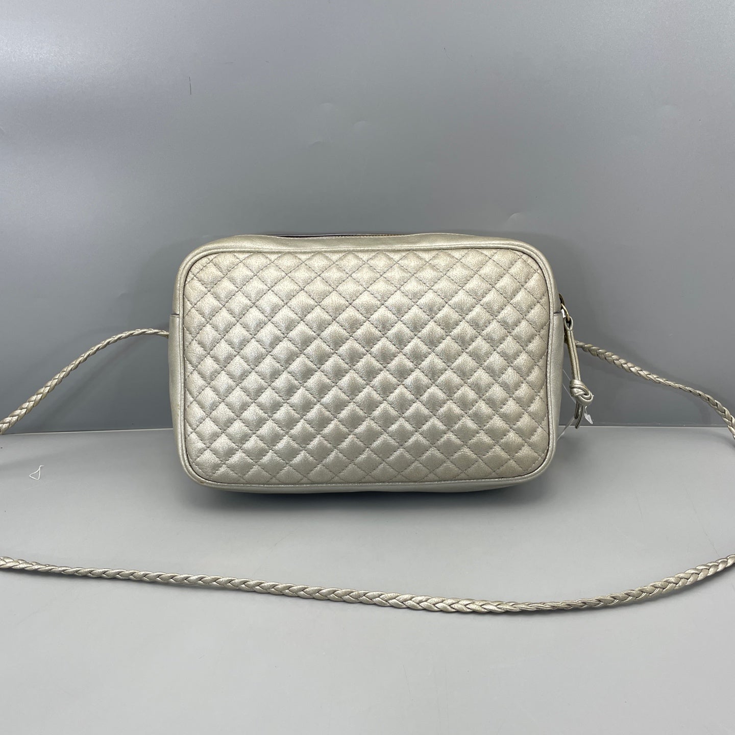 Gucci - GG Marmont Diamond Quilted Camera Bag - Metallic Leather - Silver - (Small)