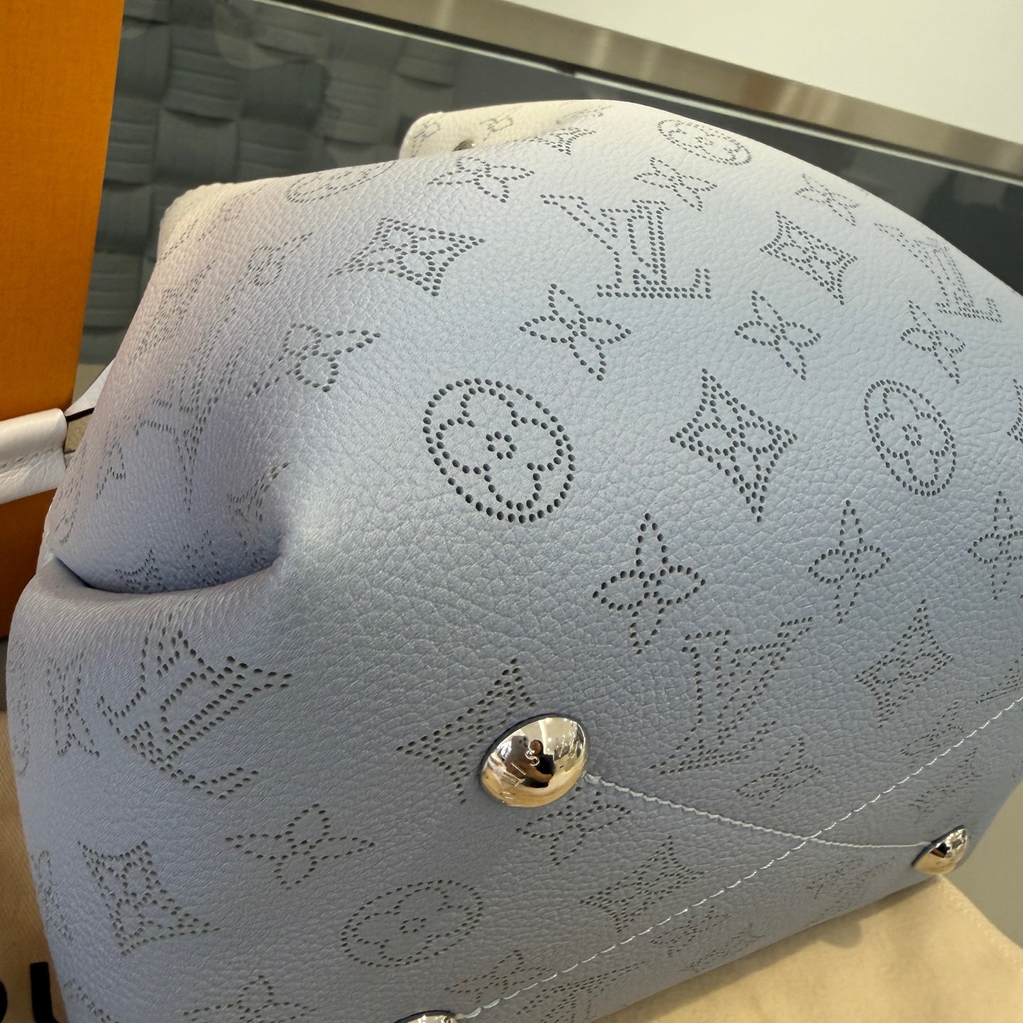 Louis Vuitton - Bella Bucket Bag - Perforated Mahina leather - Gradient White to Blue - (medium)
