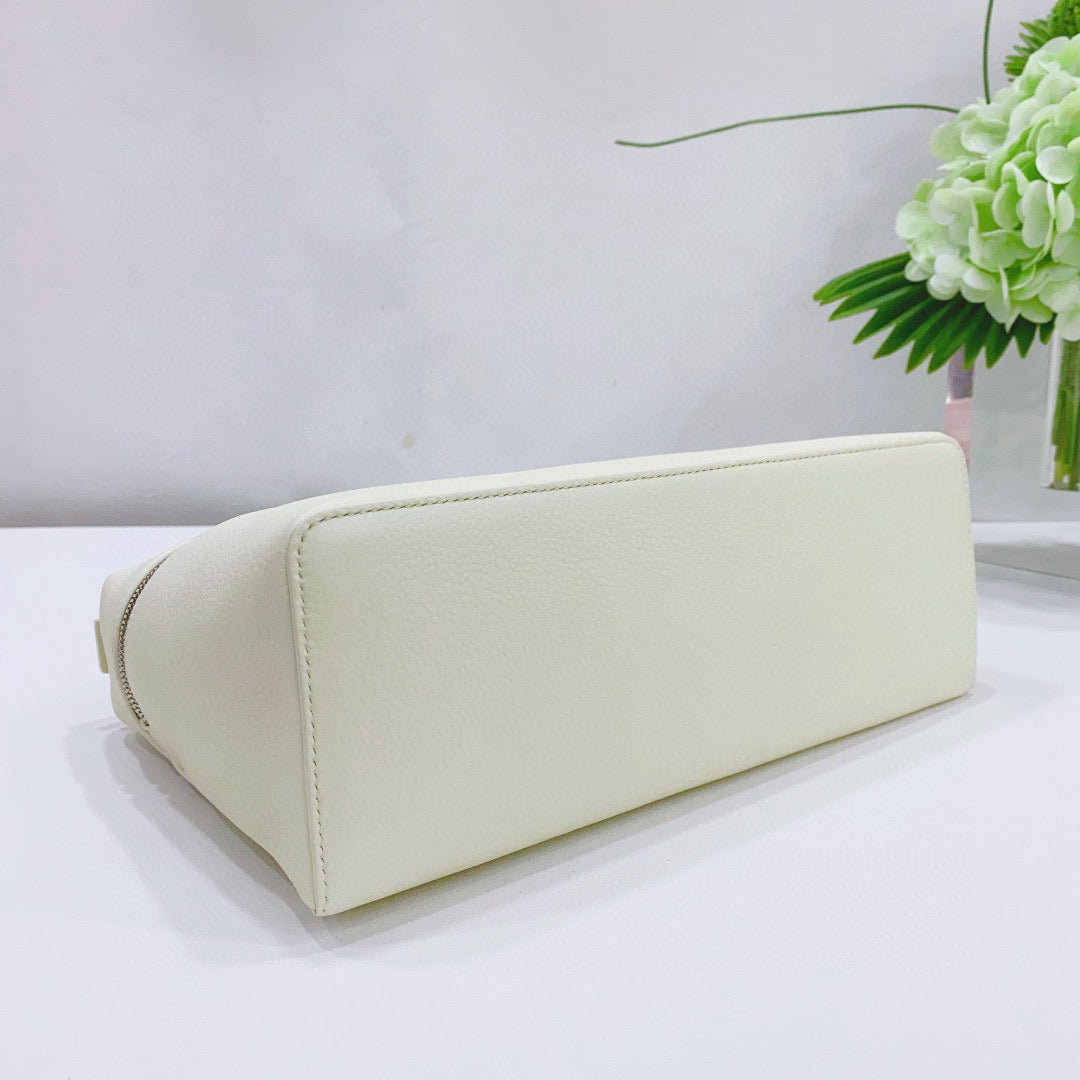 Loro Piana - Extra Pocket L27 - Grained leather - Milkshake White - (small)