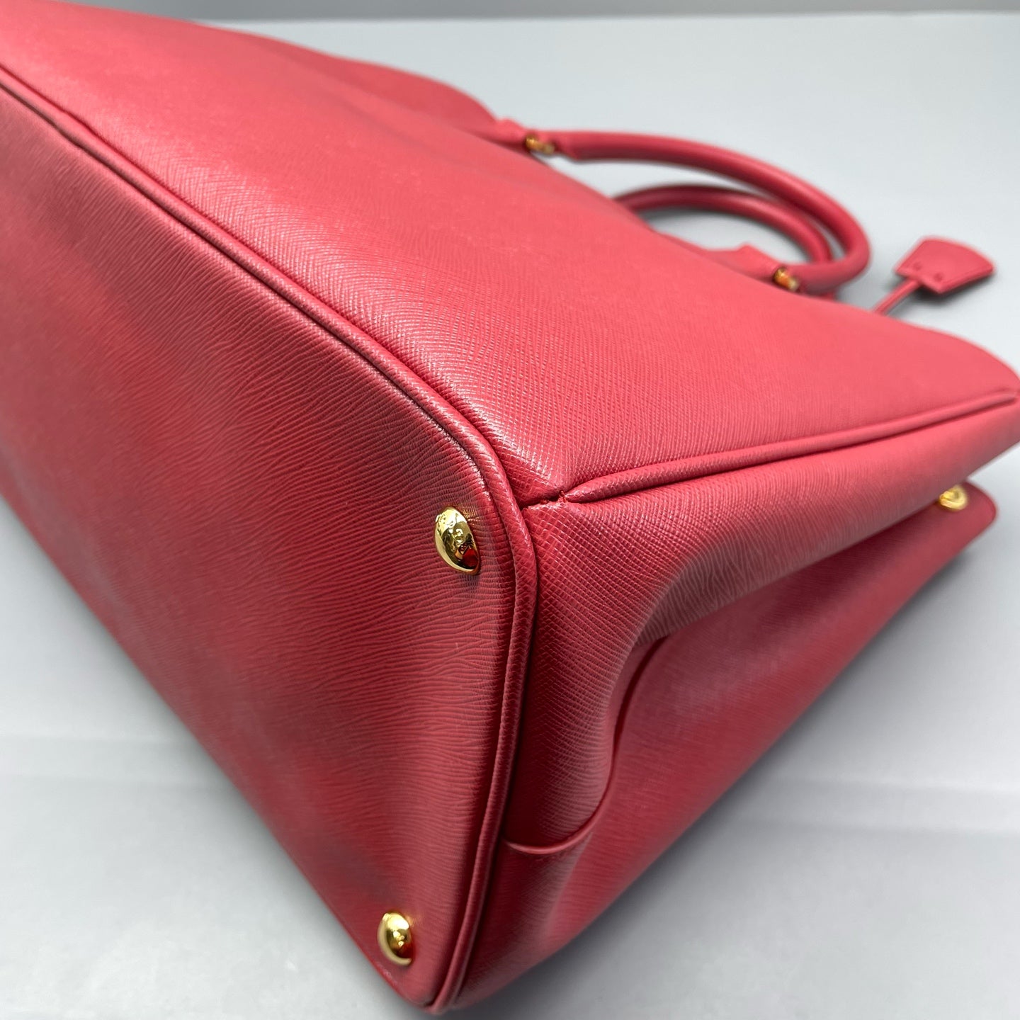 Prada - Saffiano Lux Tote - Saffiano leather - Red - (Large)