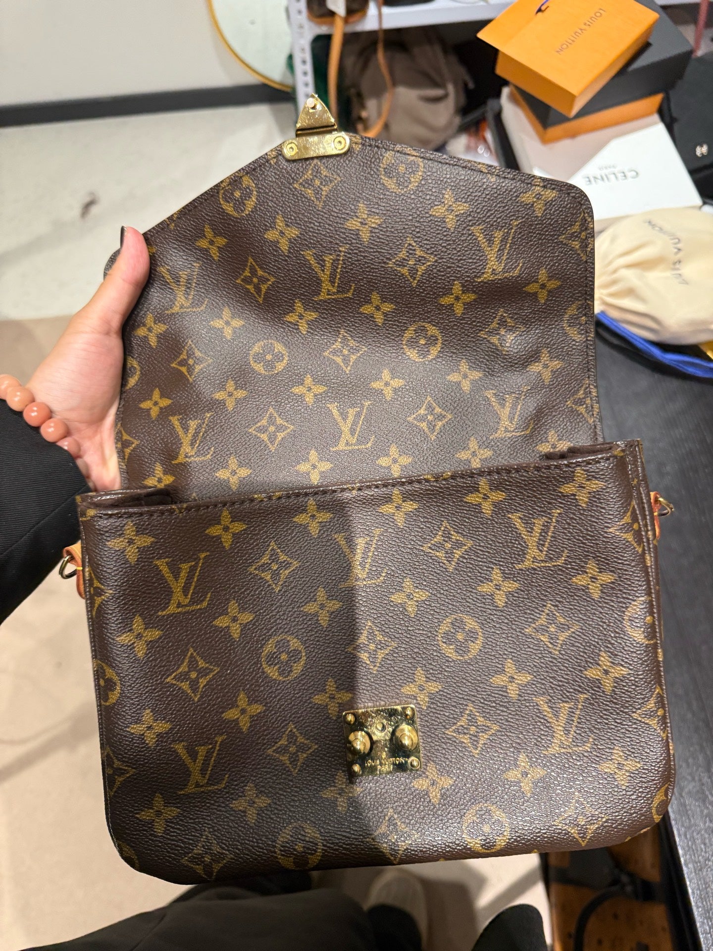 Louis Vuitton - Pochette Metis - Monogram canvas with natural cowhide leather trim - Brown - (medium)